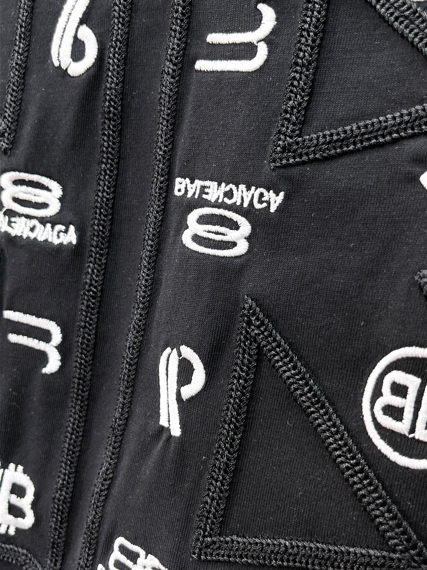 Balenciaga 高仿 男款 拼接刺繡短袖T恤 潮流百搭設計款| 11 Balenciaga 高仿 男款 拼接刺繡短袖T恤 潮流百搭設計款