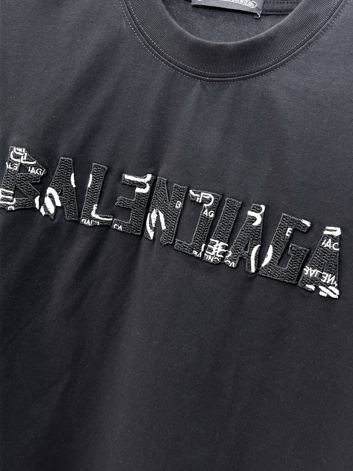 Balenciaga 高仿 男款 拼接刺繡短袖T恤 潮流百搭設計款| 7 Balenciaga 高仿 男款 拼接刺繡短袖T恤 潮流百搭設計款