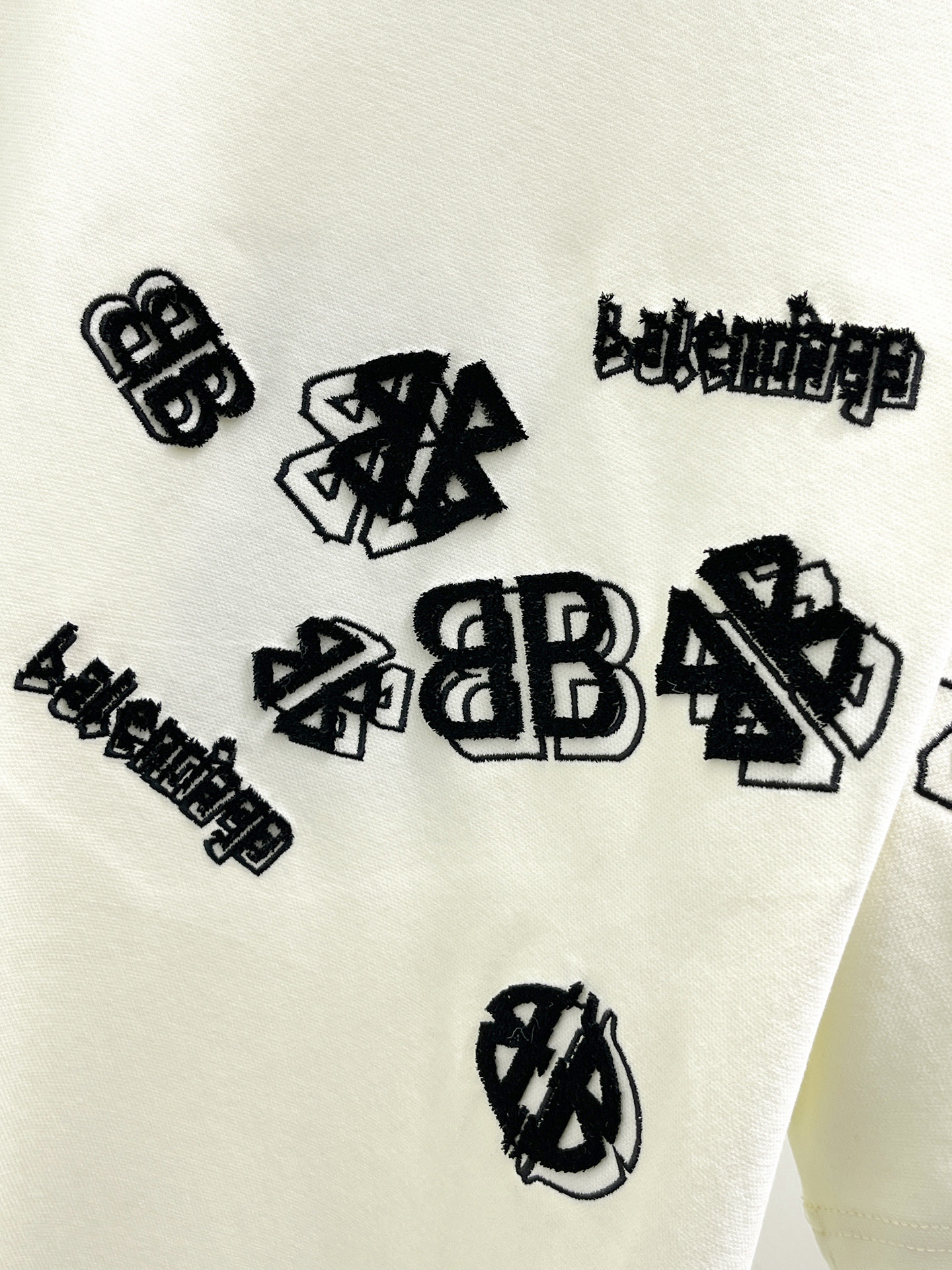 Balenciaga 復刻 男款 刺繡多Logo短袖T恤 潮流百搭設計款| 9 Balenciaga 復刻 男款 刺繡多Logo短袖T恤 潮流百搭設計款