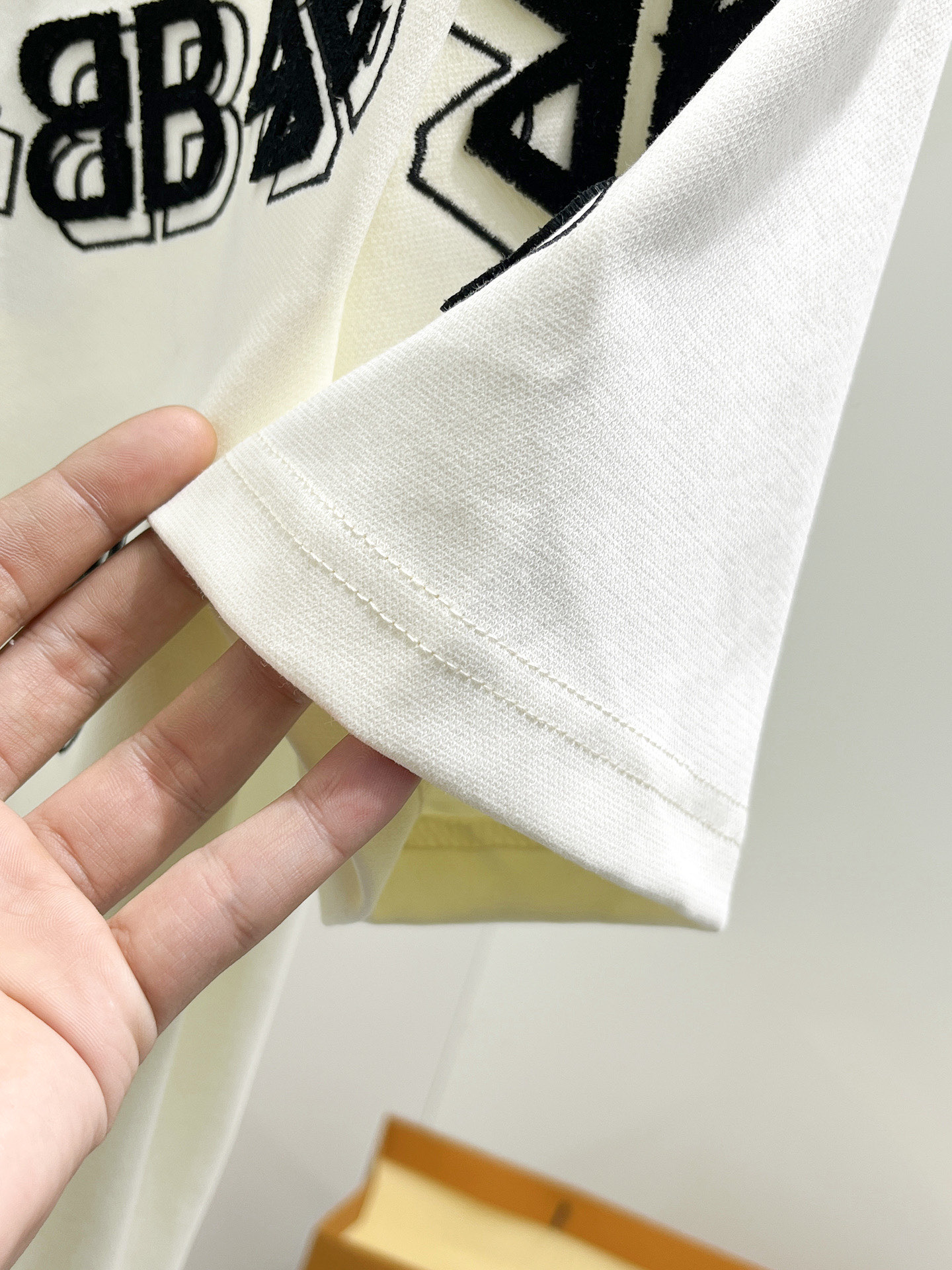Balenciaga 復刻 男款 刺繡多Logo短袖T恤 潮流百搭設計款| 8 Balenciaga 復刻 男款 刺繡多Logo短袖T恤 潮流百搭設計款