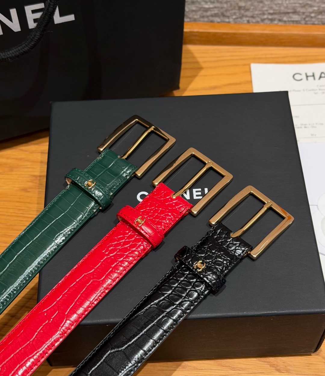 Chanel 一比一 女款鱷魚壓紋皮帶 紅色時尚腰帶 亮眼穿搭款| 15 Chanel 一比一 女款鱷魚壓紋皮帶 紅色時尚腰帶 亮眼穿搭款