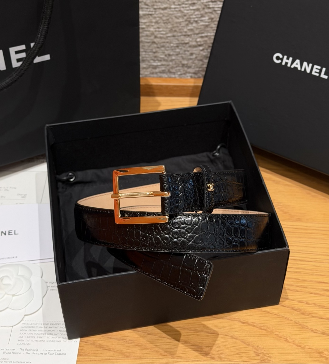 Chanel 高仿 女款黑色鱷魚壓紋皮帶 金色方扣經典腰帶| 14 Chanel 高仿 女款黑色鱷魚壓紋皮帶 金色方扣經典腰帶