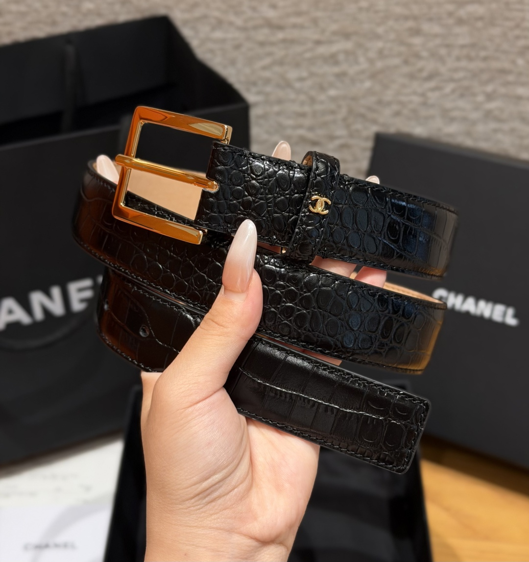 Chanel 高仿 女款黑色鱷魚壓紋皮帶 金色方扣經典腰帶| 13 Chanel 高仿 女款黑色鱷魚壓紋皮帶 金色方扣經典腰帶