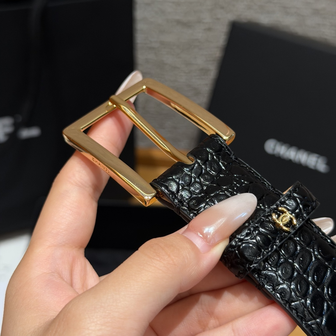 Chanel 高仿 女款黑色鱷魚壓紋皮帶 金色方扣經典腰帶| 10 Chanel 高仿 女款黑色鱷魚壓紋皮帶 金色方扣經典腰帶