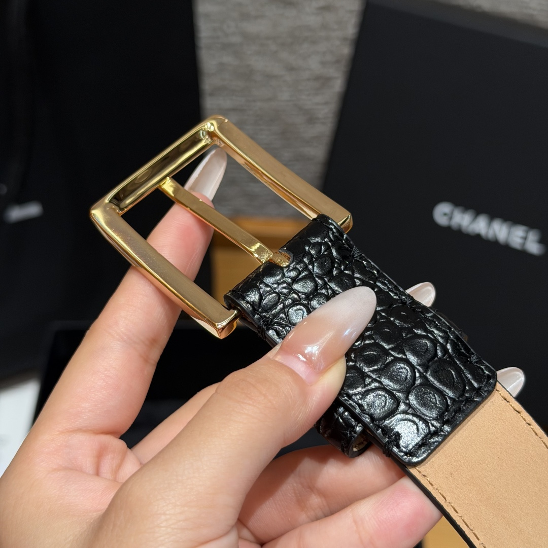 Chanel 高仿 女款黑色鱷魚壓紋皮帶 金色方扣經典腰帶| 9 Chanel 高仿 女款黑色鱷魚壓紋皮帶 金色方扣經典腰帶