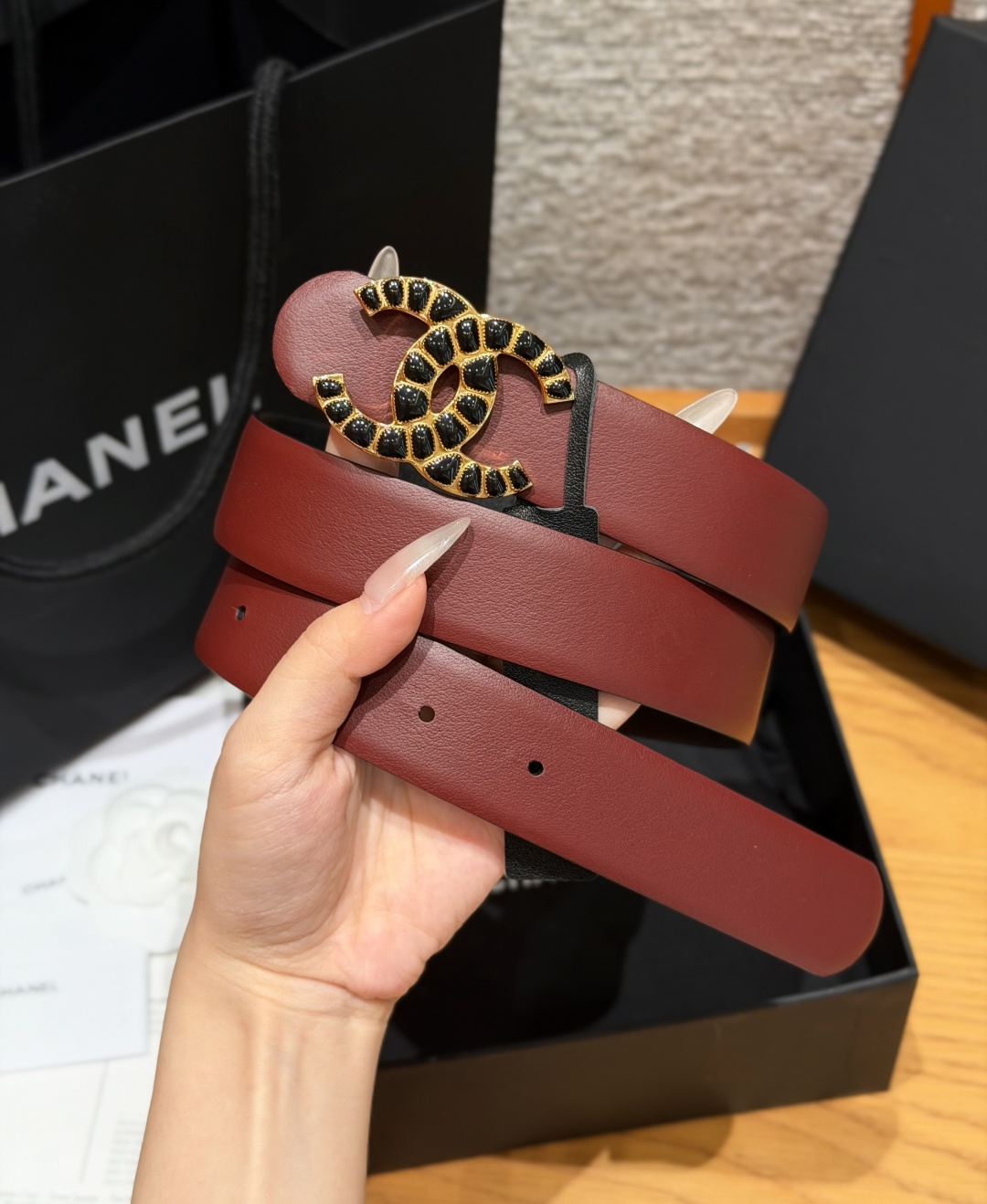 Chanel A貨 女款雙C圓形扣皮帶 酒紅色精品腰帶 優雅百搭款| 13 Chanel A貨 女款雙C圓形扣皮帶 酒紅色精品腰帶 優雅百搭款