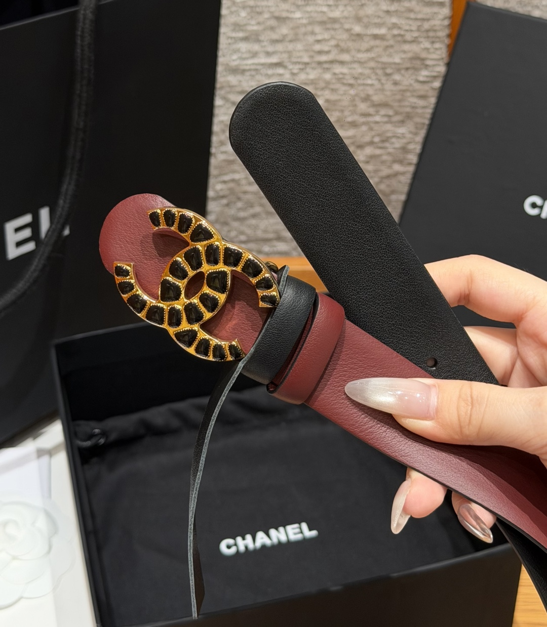 Chanel A貨 女款雙C圓形扣皮帶 酒紅色精品腰帶 優雅百搭款| 12 Chanel A貨 女款雙C圓形扣皮帶 酒紅色精品腰帶 優雅百搭款