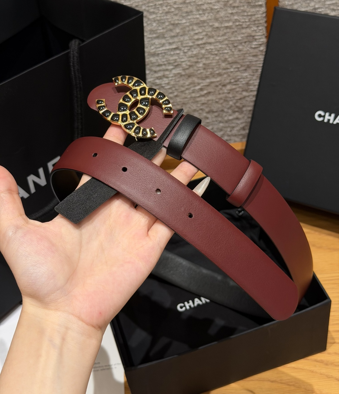 Chanel A貨 女款雙C圓形扣皮帶 酒紅色精品腰帶 優雅百搭款| 11 Chanel A貨 女款雙C圓形扣皮帶 酒紅色精品腰帶 優雅百搭款
