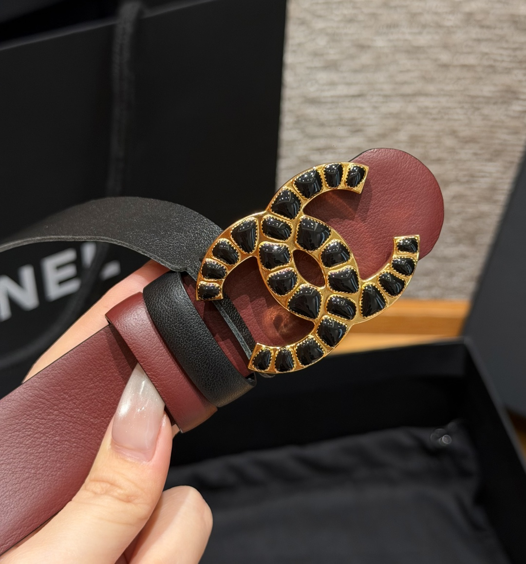 Chanel A貨 女款雙C圓形扣皮帶 酒紅色精品腰帶 優雅百搭款| 10 Chanel A貨 女款雙C圓形扣皮帶 酒紅色精品腰帶 優雅百搭款