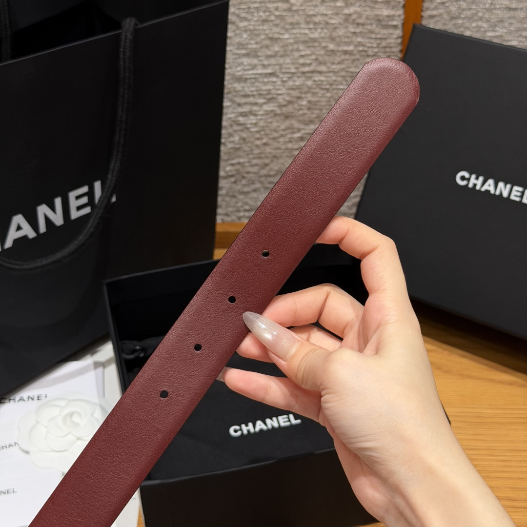 Chanel A貨 女款雙C圓形扣皮帶 酒紅色精品腰帶 優雅百搭款| 8 Chanel A貨 女款雙C圓形扣皮帶 酒紅色精品腰帶 優雅百搭款