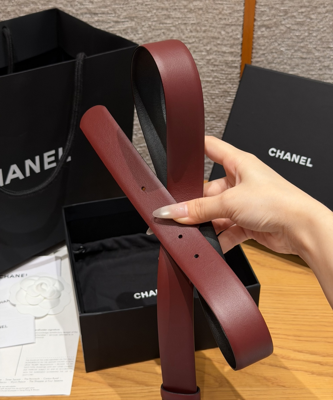 Chanel A貨 女款雙C圓形扣皮帶 酒紅色精品腰帶 優雅百搭款| 7 Chanel A貨 女款雙C圓形扣皮帶 酒紅色精品腰帶 優雅百搭款