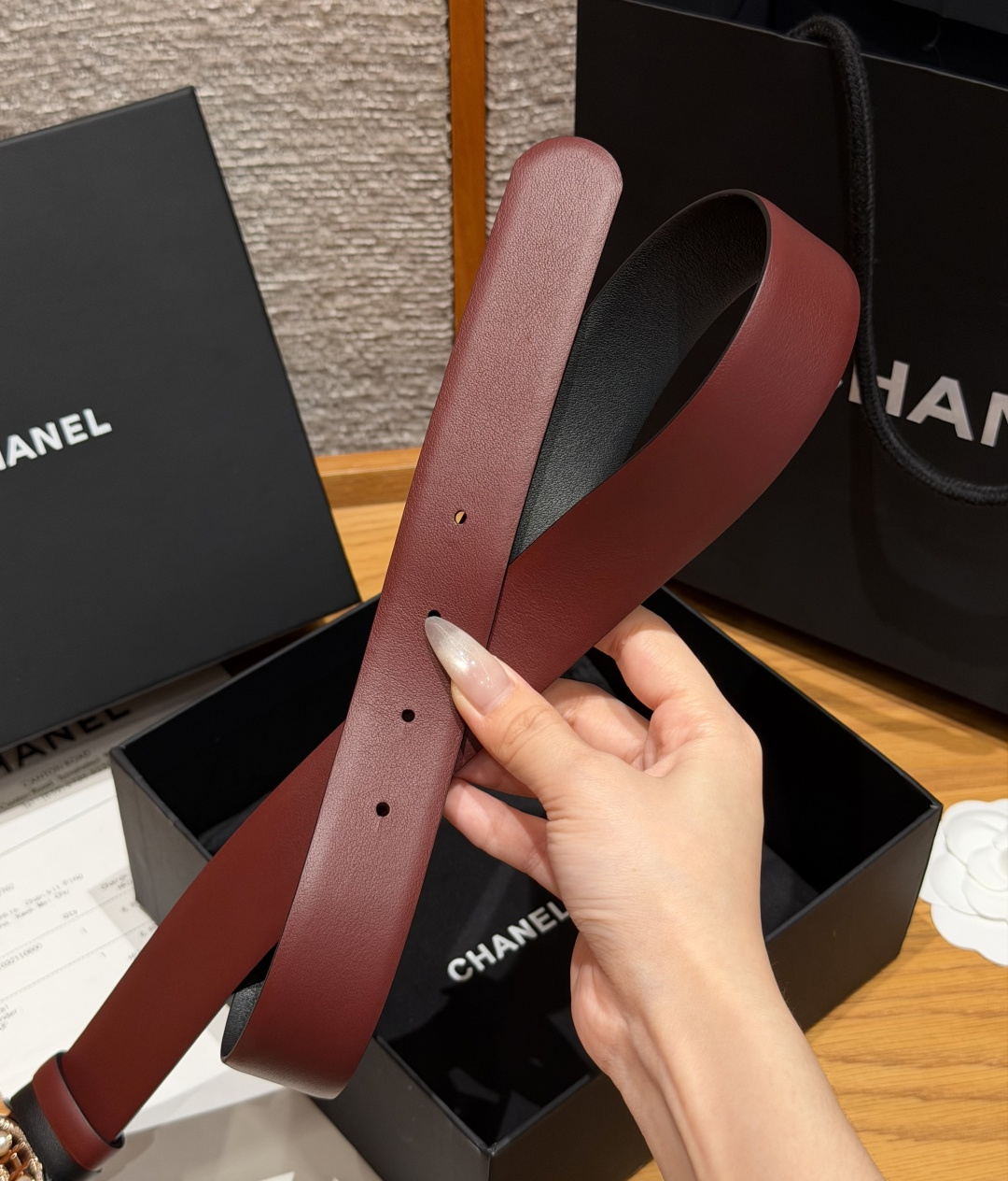 Chanel 高仿 女款珍珠雙C圓扣皮帶 酒紅色時尚腰帶 名媛風款| 8 Chanel 高仿 女款珍珠雙C圓扣皮帶 酒紅色時尚腰帶 名媛風款