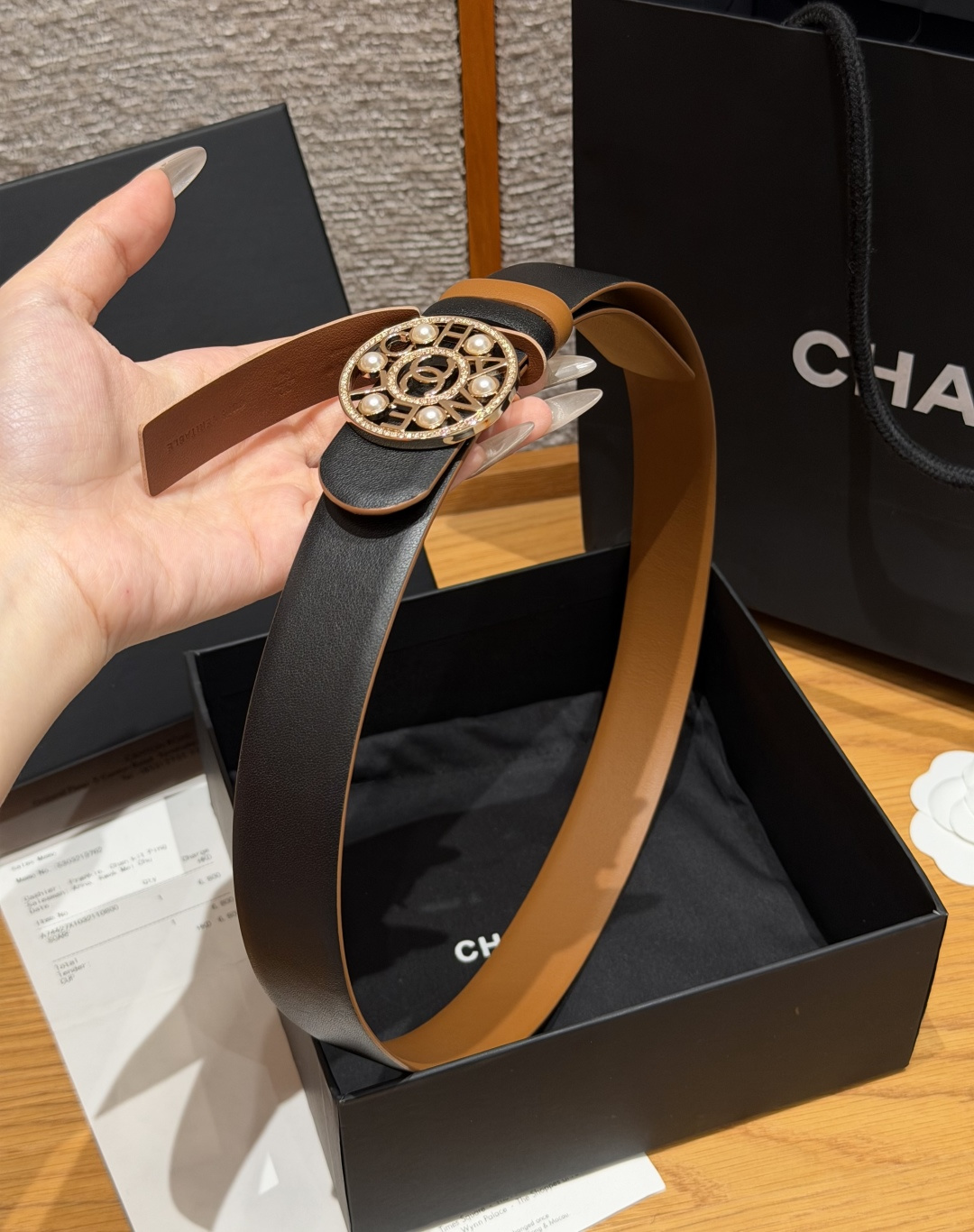 Chanel A貨 女款雙面牛皮珍珠雙C圓扣皮帶 黑棕雙色百搭腰帶| 13 Chanel A貨 女款雙面牛皮珍珠雙C圓扣皮帶 黑棕雙色百搭腰帶