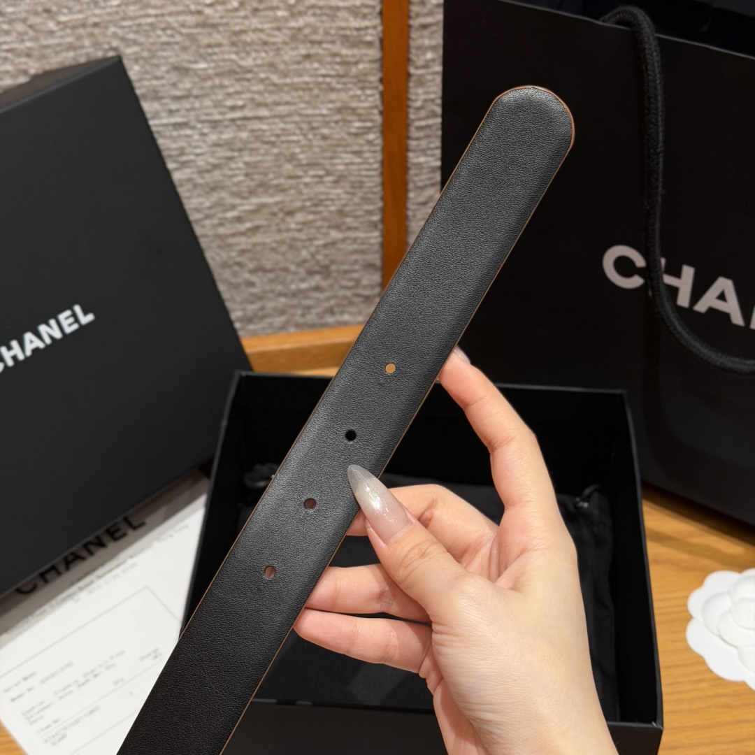 Chanel A貨 女款雙面牛皮珍珠雙C圓扣皮帶 黑棕雙色百搭腰帶| 10 Chanel A貨 女款雙面牛皮珍珠雙C圓扣皮帶 黑棕雙色百搭腰帶