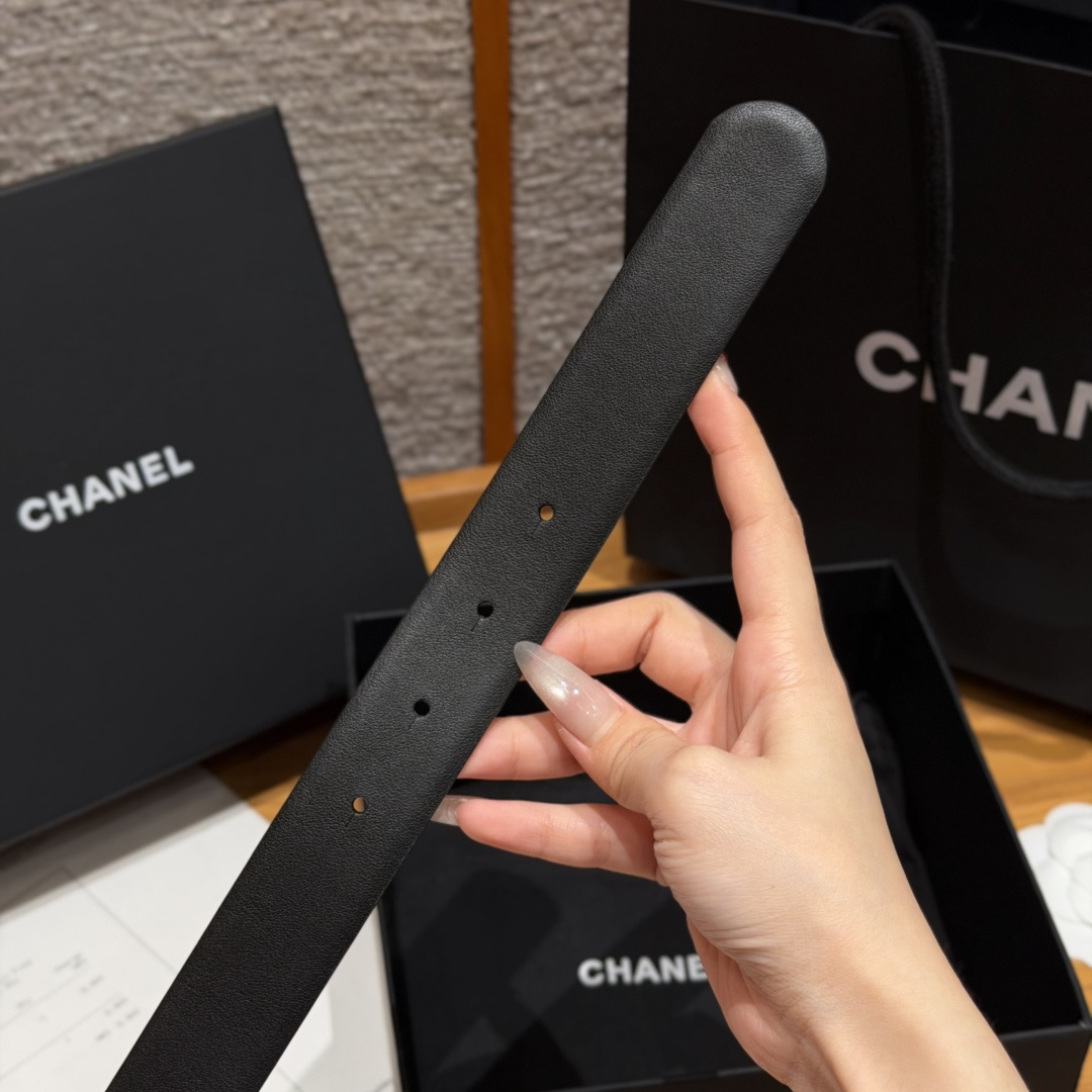 Chanel A貨 女款雙面牛皮珍珠雙C圓扣皮帶 黑棕雙色百搭腰帶| 7 Chanel A貨 女款雙面牛皮珍珠雙C圓扣皮帶 黑棕雙色百搭腰帶
