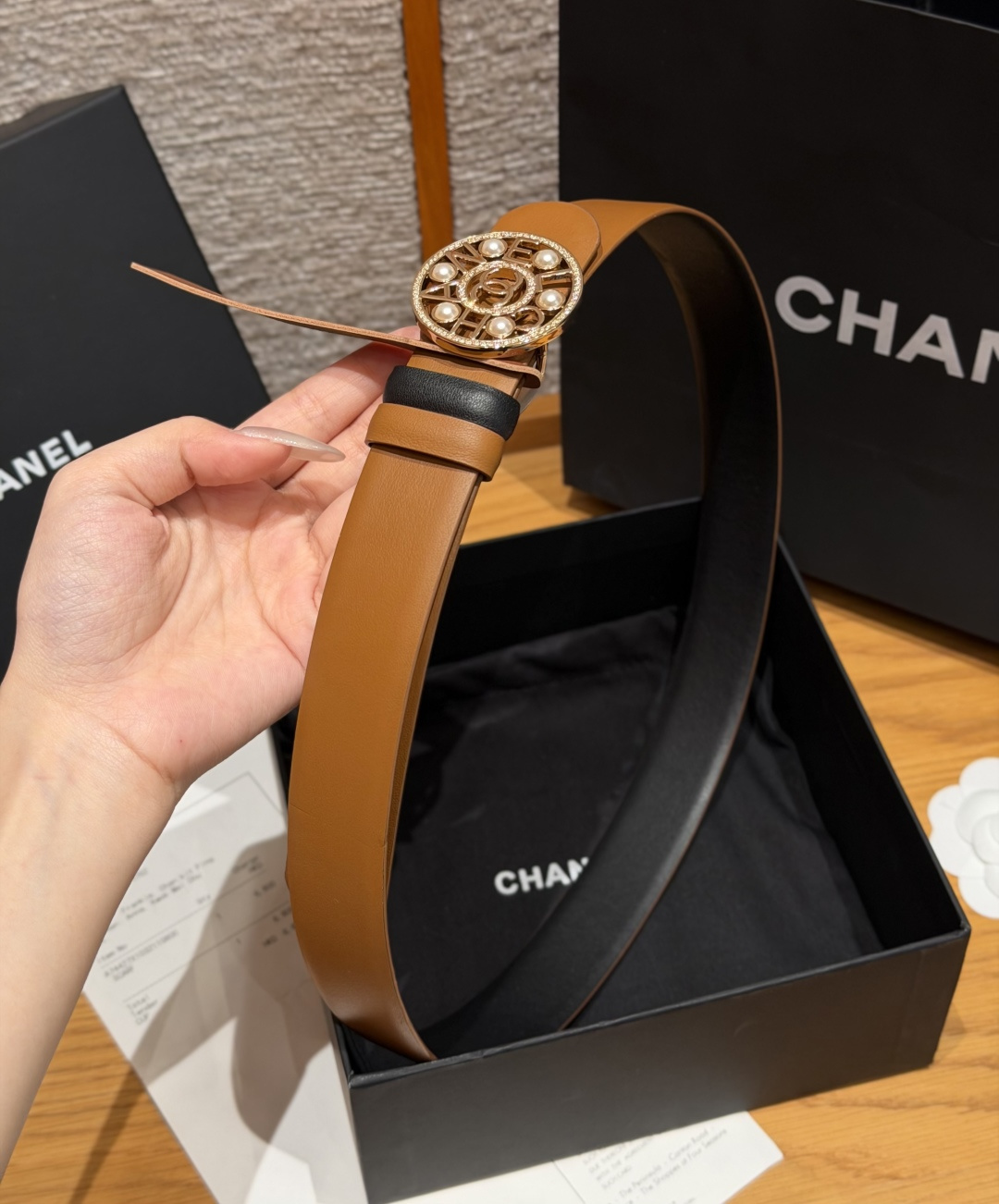 Chanel 一比一珍珠圓形Logo雙面牛皮時尚皮帶咖啡色| 13 Chanel 一比一珍珠圓形Logo雙面牛皮時尚皮帶咖啡色
