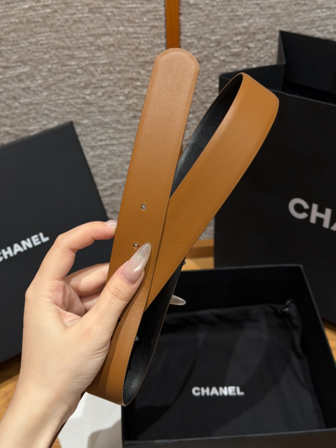 Chanel 一比一珍珠圓形Logo雙面牛皮時尚皮帶咖啡色| 9 Chanel 一比一珍珠圓形Logo雙面牛皮時尚皮帶咖啡色
