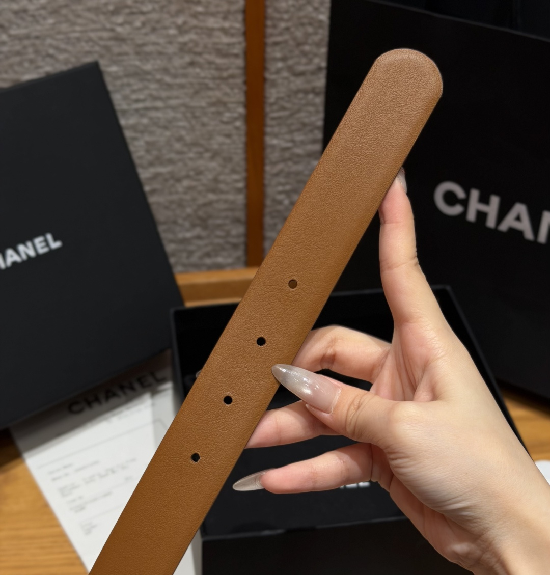 Chanel 一比一珍珠圓形Logo雙面牛皮時尚皮帶咖啡色| 8 Chanel 一比一珍珠圓形Logo雙面牛皮時尚皮帶咖啡色