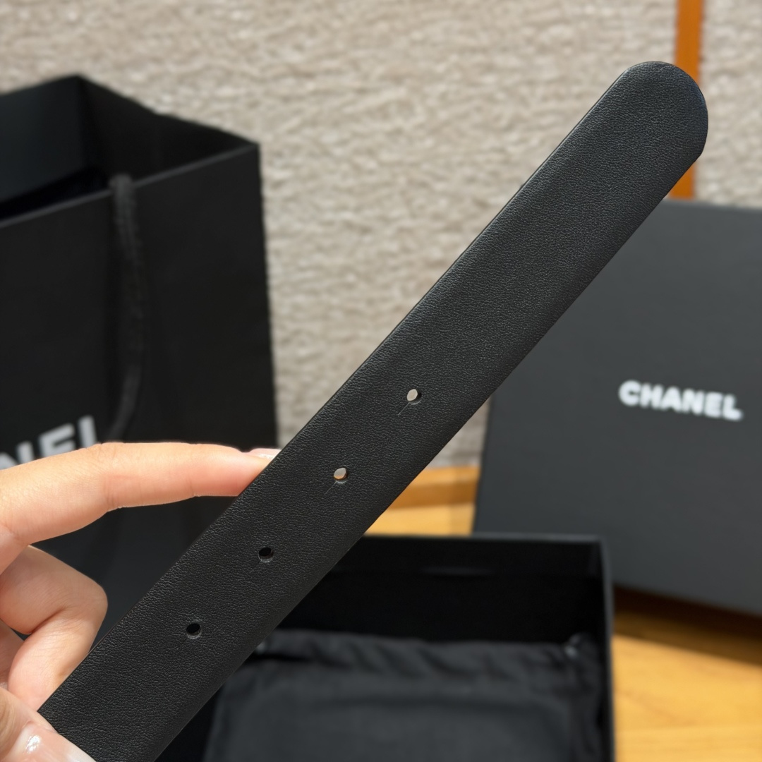 Chanel 高仿雙面牛皮珍珠黑鑽CC扣女士皮帶黑棕色| 7 Chanel 高仿雙面牛皮珍珠黑鑽CC扣女士皮帶黑棕色