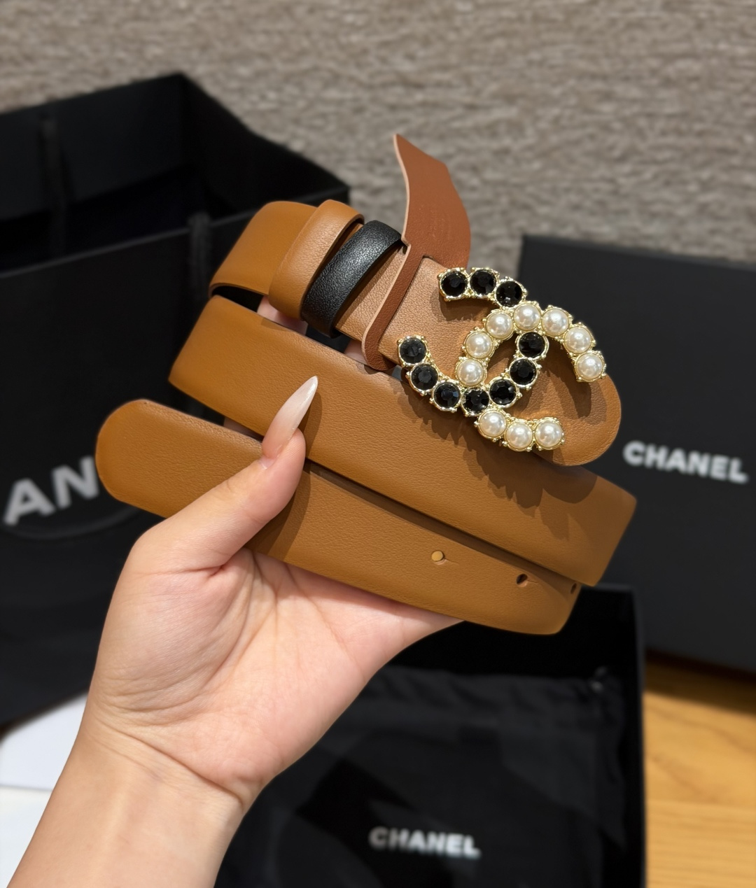 Chanel 一比一珍珠黑鑽CC雙色牛皮皮帶焦糖棕色| 13 Chanel 一比一珍珠黑鑽CC雙色牛皮皮帶焦糖棕色