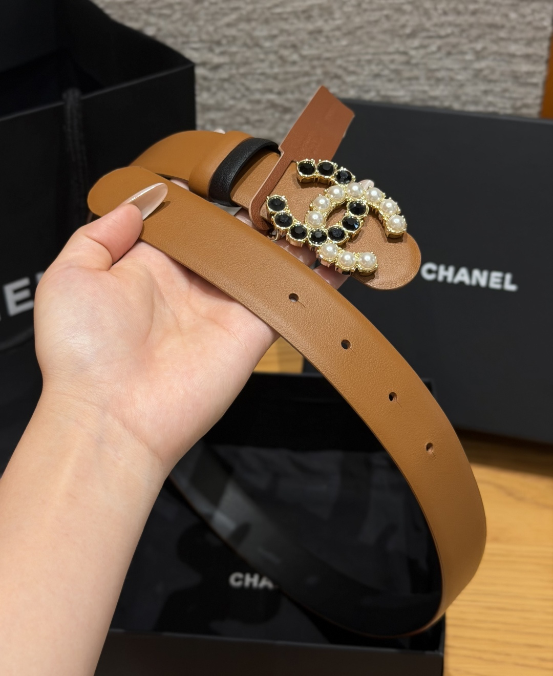 Chanel 一比一珍珠黑鑽CC雙色牛皮皮帶焦糖棕色| 11 Chanel 一比一珍珠黑鑽CC雙色牛皮皮帶焦糖棕色