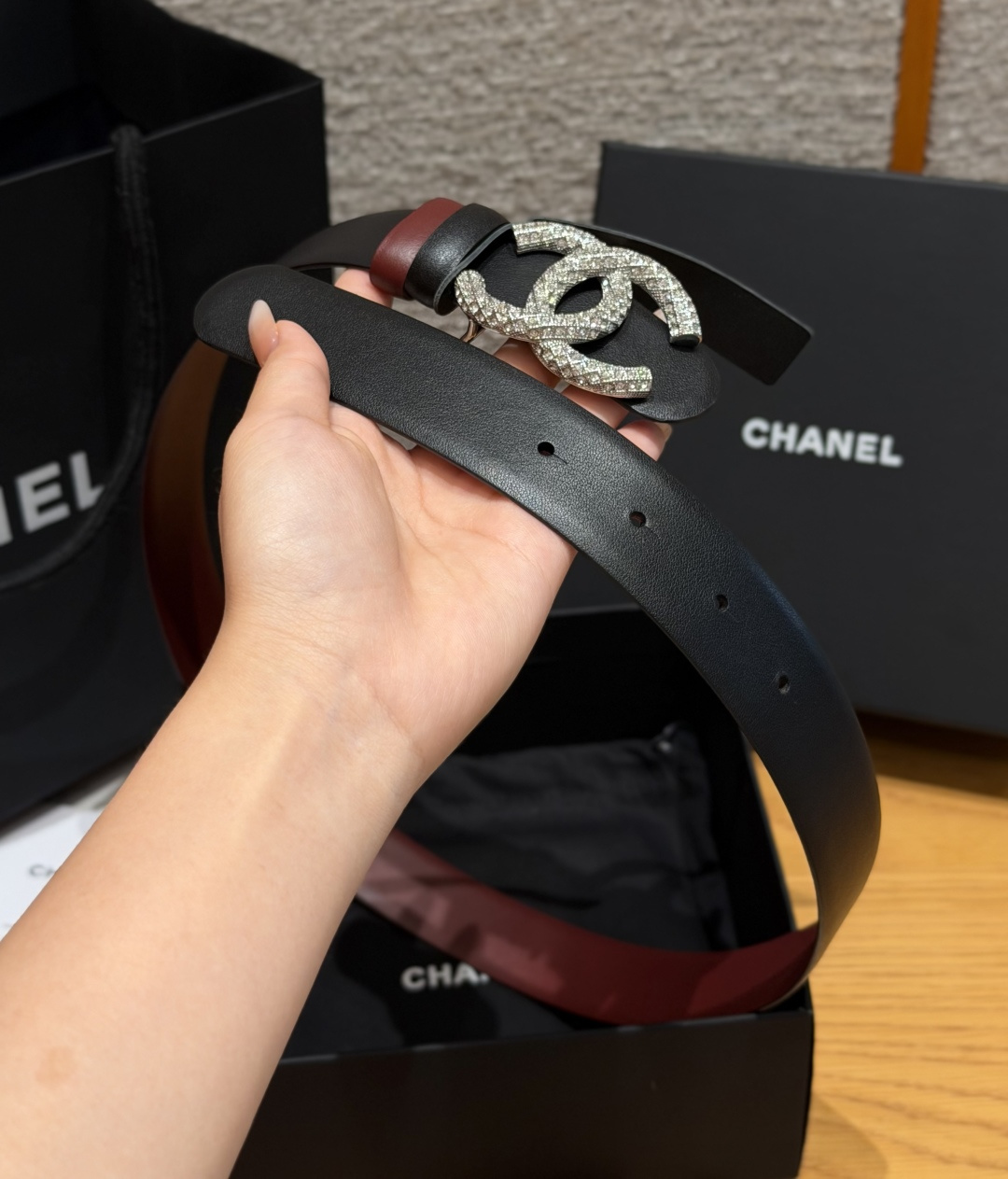 Chanel 原單滿鑽雙C扣雙面牛皮時尚皮帶黑酒紅色| 11 Chanel 原單滿鑽雙C扣雙面牛皮時尚皮帶黑酒紅色
