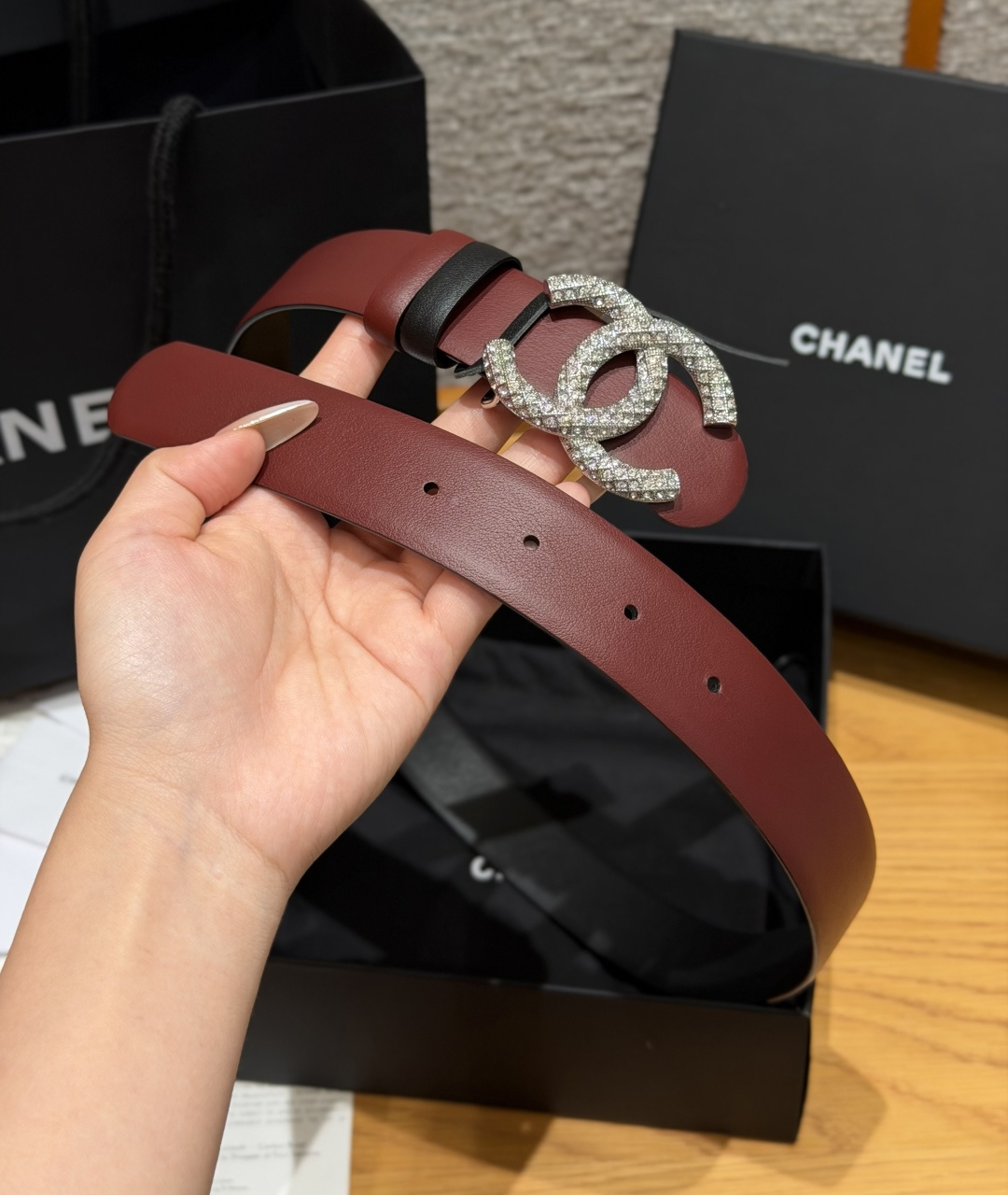 Chanel A貨滿鑽雙C扣女士牛皮皮帶酒紅色| 11 Chanel A貨滿鑽雙C扣女士牛皮皮帶酒紅色