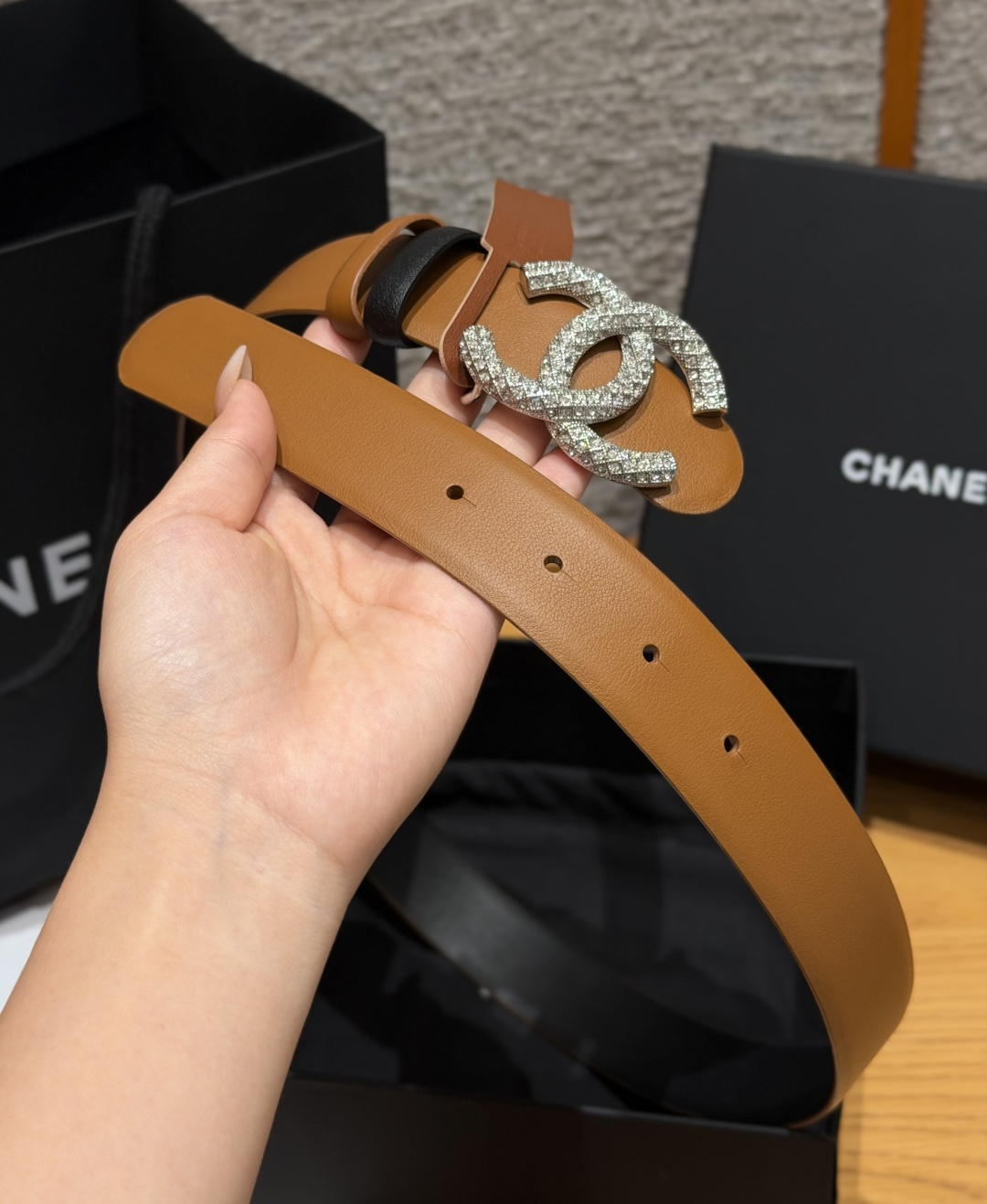 Chanel一比一雙面牛皮滿鑽雙C扣女士皮帶| 11 Chanel一比一雙面牛皮滿鑽雙C扣女士皮帶
