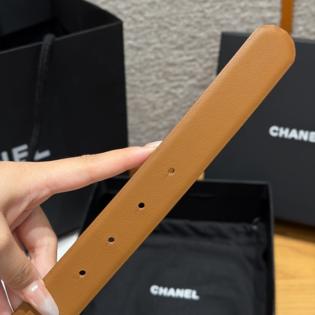 Chanel一比一雙面牛皮滿鑽雙C扣女士皮帶| 8 Chanel一比一雙面牛皮滿鑽雙C扣女士皮帶