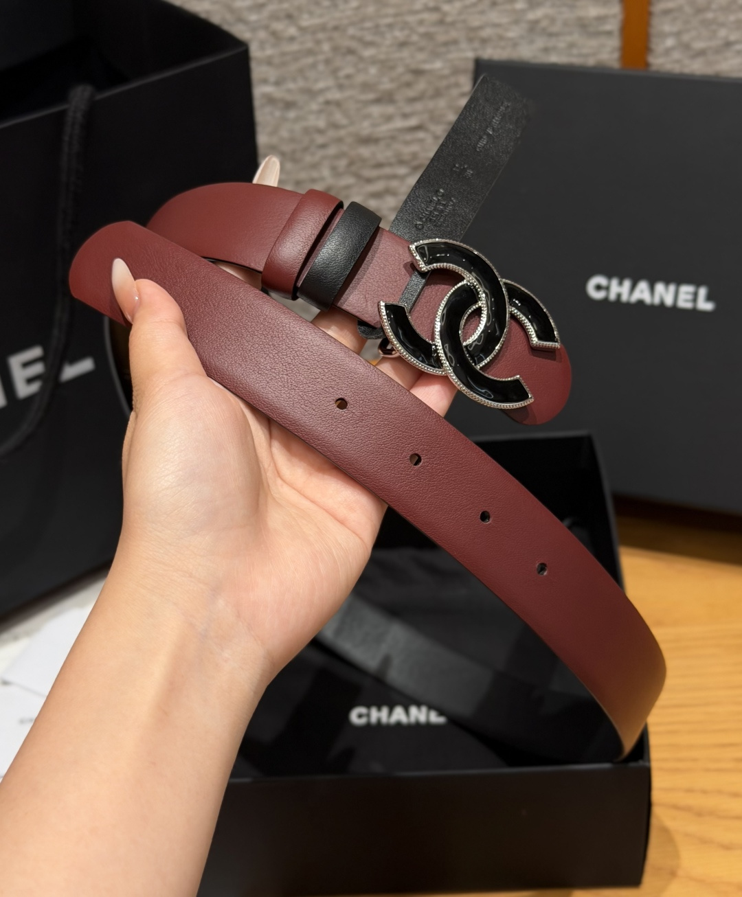 ChanelA貨酒红色琺瑯雙C扣女士精品皮帶| 11 ChanelA貨酒红色琺瑯雙C扣女士精品皮帶