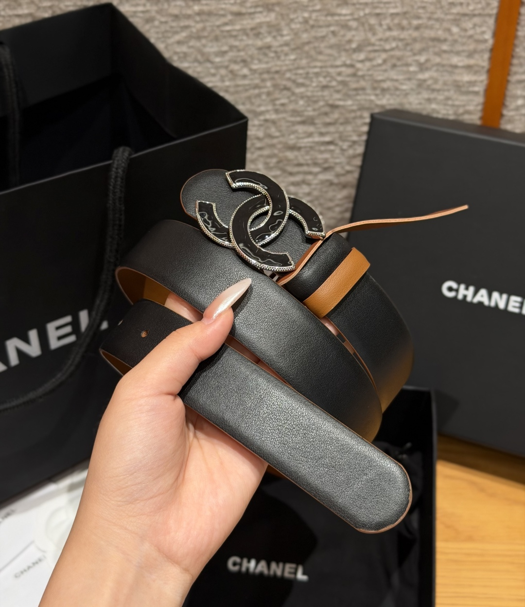 Chanel高仿黑棕色琺瑯雙C扣女士腰帶| 3 Chanel高仿黑棕色琺瑯雙C扣女士腰帶