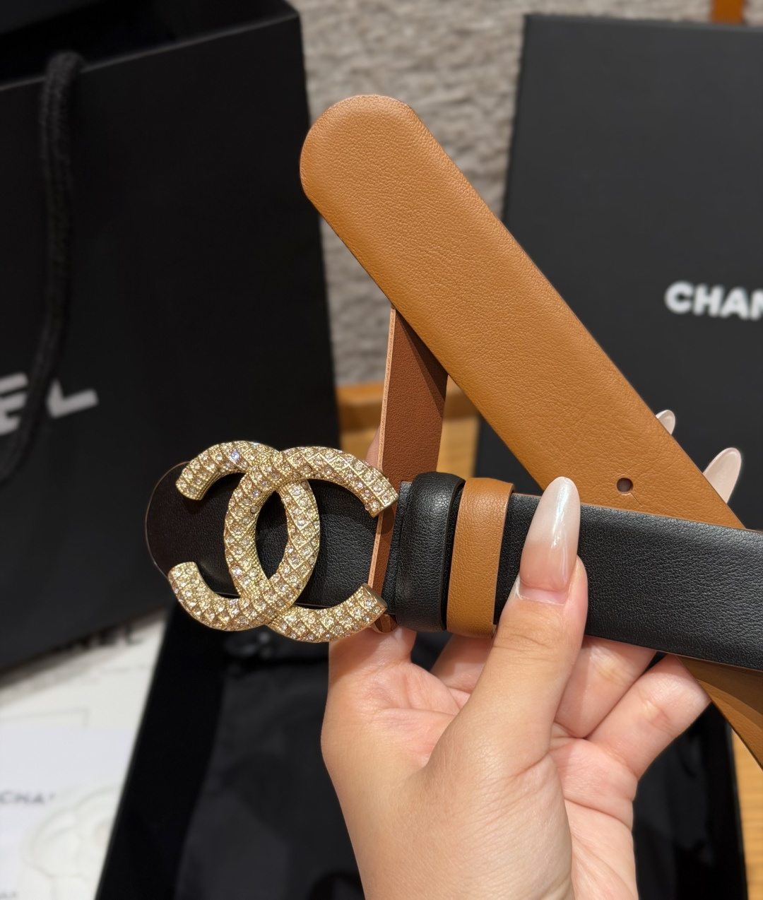 Chanel原單焦糖棕黑滿鑽雙C女士牛皮腰帶| 10 Chanel原單焦糖棕黑滿鑽雙C女士牛皮腰帶