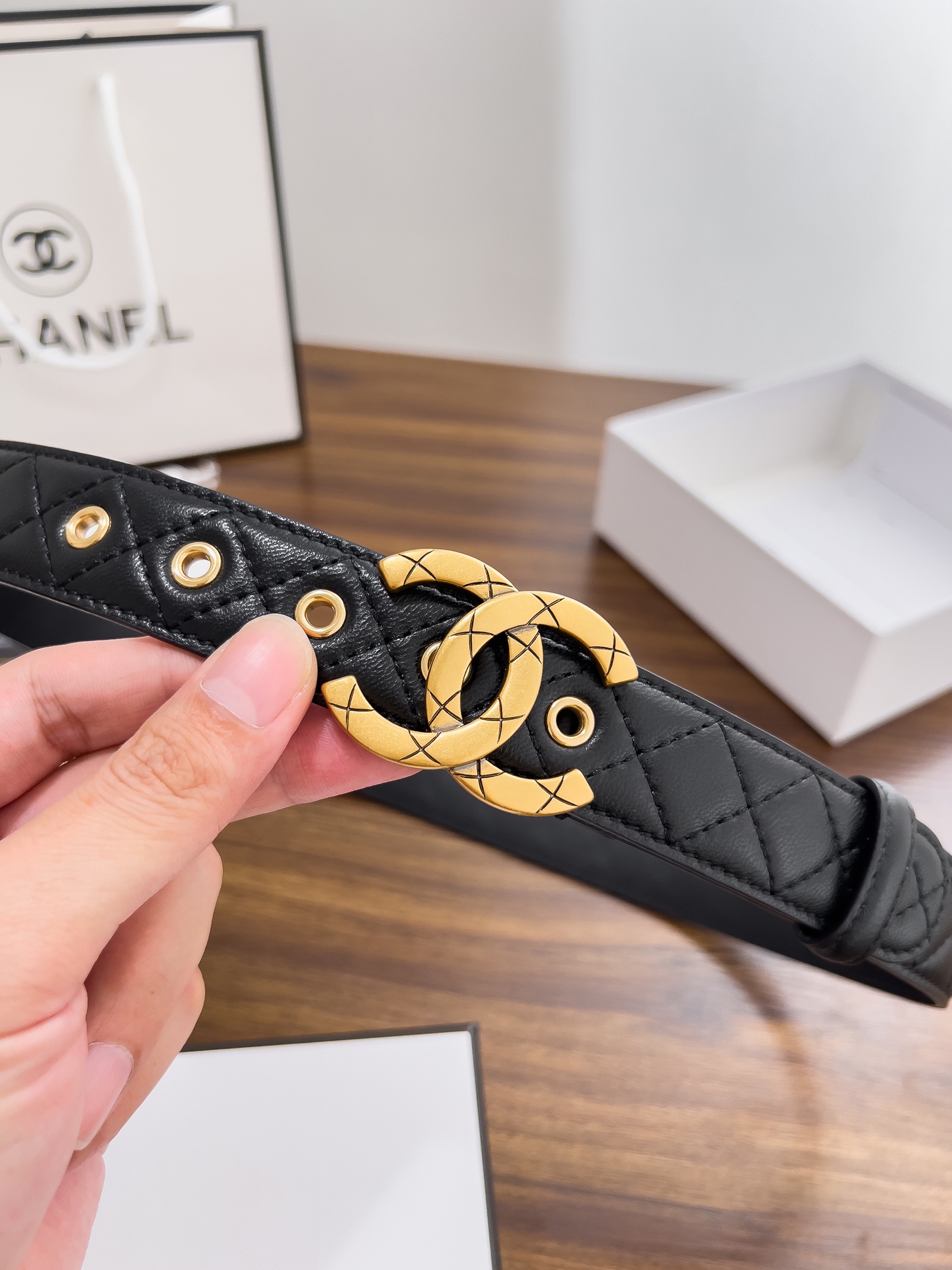 Chanel高仿菱格紋雙C金扣女士牛皮皮帶| 10 Chanel高仿菱格紋雙C金扣女士牛皮皮帶