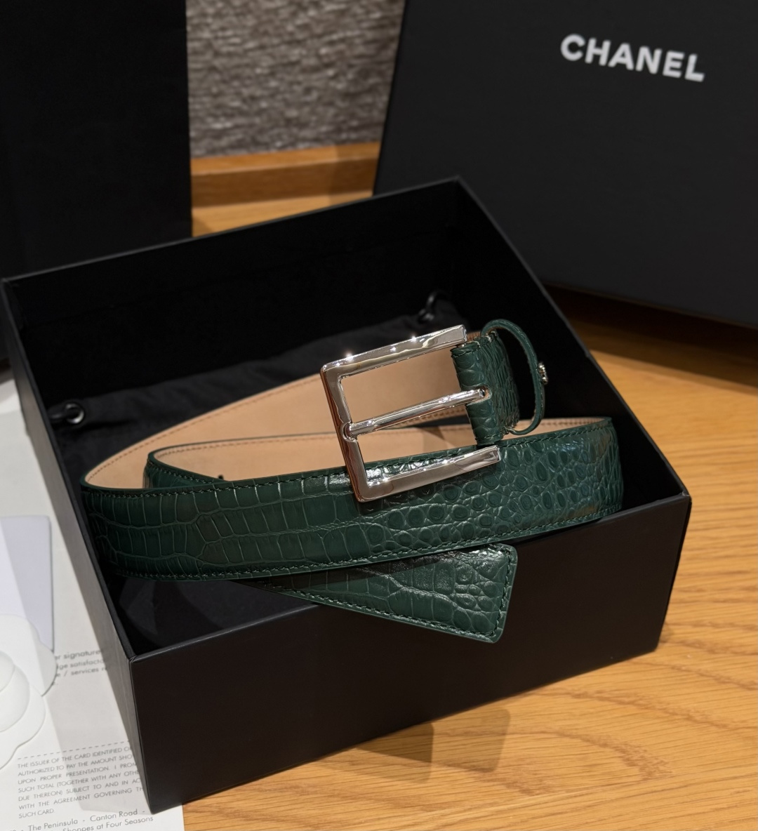 Chanel 高仿 女款鱷魚壓紋皮帶 綠色細版腰帶 輕奢百搭款| 14 Chanel 高仿 女款鱷魚壓紋皮帶 綠色細版腰帶 輕奢百搭款