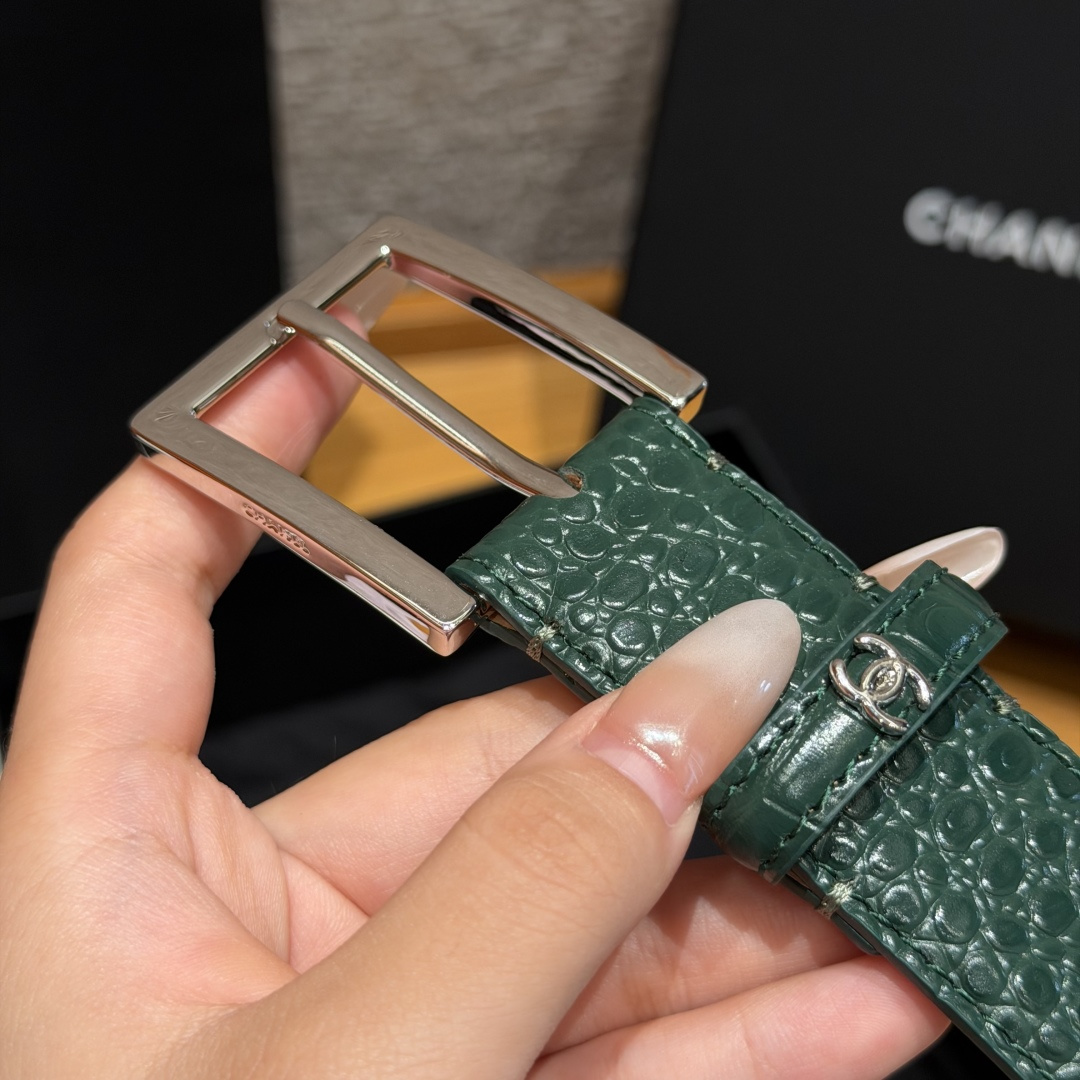 Chanel 高仿 女款鱷魚壓紋皮帶 綠色細版腰帶 輕奢百搭款| 10 Chanel 高仿 女款鱷魚壓紋皮帶 綠色細版腰帶 輕奢百搭款