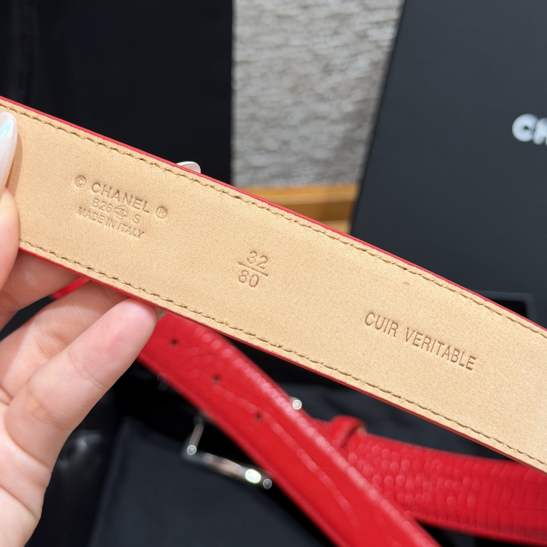 Chanel 一比一 女款鱷魚壓紋皮帶 紅色時尚腰帶 亮眼穿搭款| 8 Chanel 一比一 女款鱷魚壓紋皮帶 紅色時尚腰帶 亮眼穿搭款