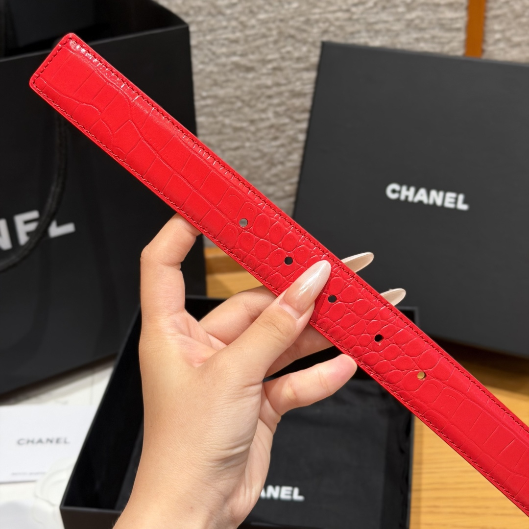 Chanel 一比一 女款鱷魚壓紋皮帶 紅色時尚腰帶 亮眼穿搭款| 7 Chanel 一比一 女款鱷魚壓紋皮帶 紅色時尚腰帶 亮眼穿搭款