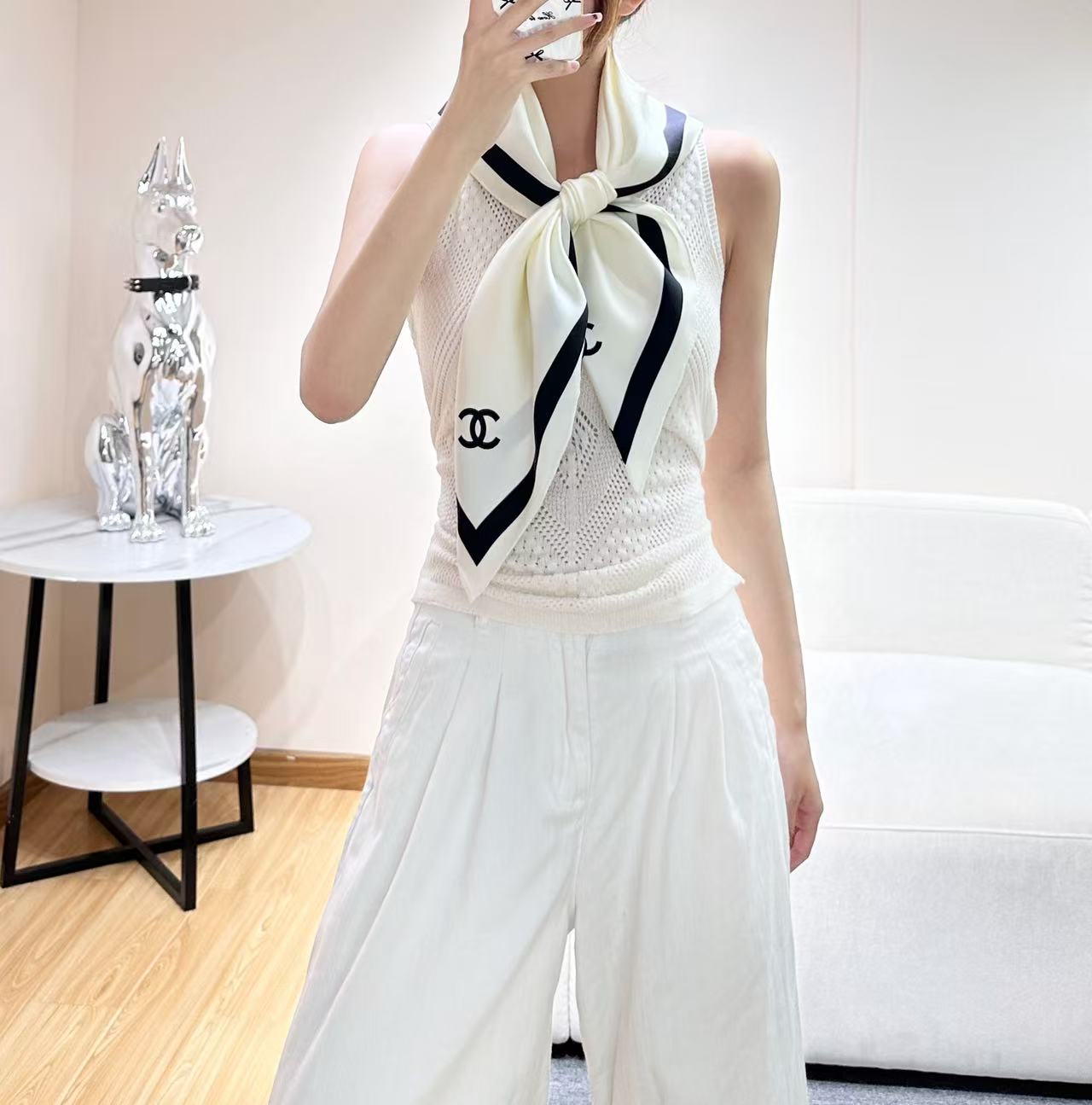 Chanel 高仿絲巾 米白黑邊氣質方巾 小香風百搭披肩 輕奢穿搭必備| 14 Chanel 高仿絲巾 米白黑邊氣質方巾 小香風百搭披肩 輕奢穿搭必備