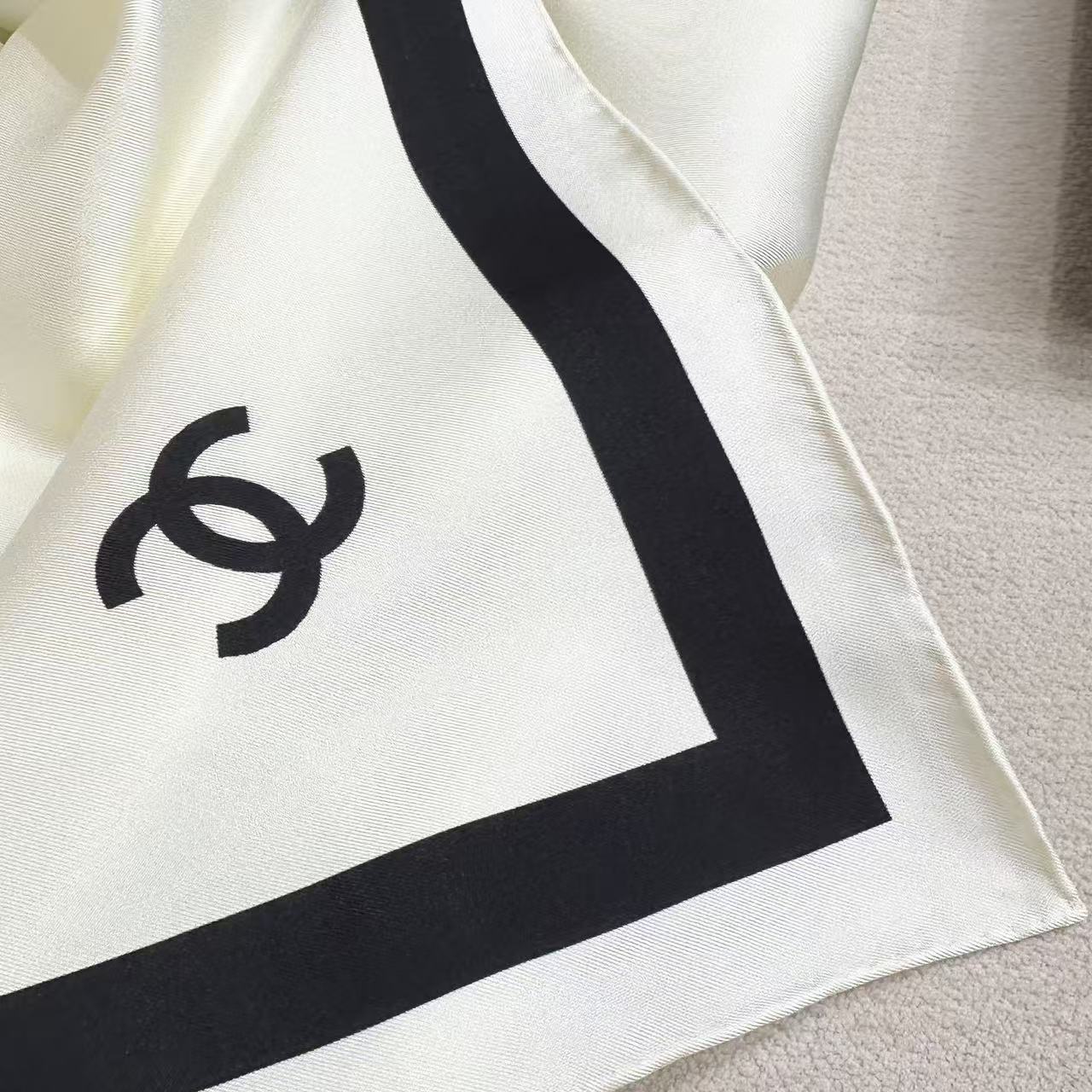 Chanel 高仿絲巾 米白黑邊氣質方巾 小香風百搭披肩 輕奢穿搭必備| 9 Chanel 高仿絲巾 米白黑邊氣質方巾 小香風百搭披肩 輕奢穿搭必備