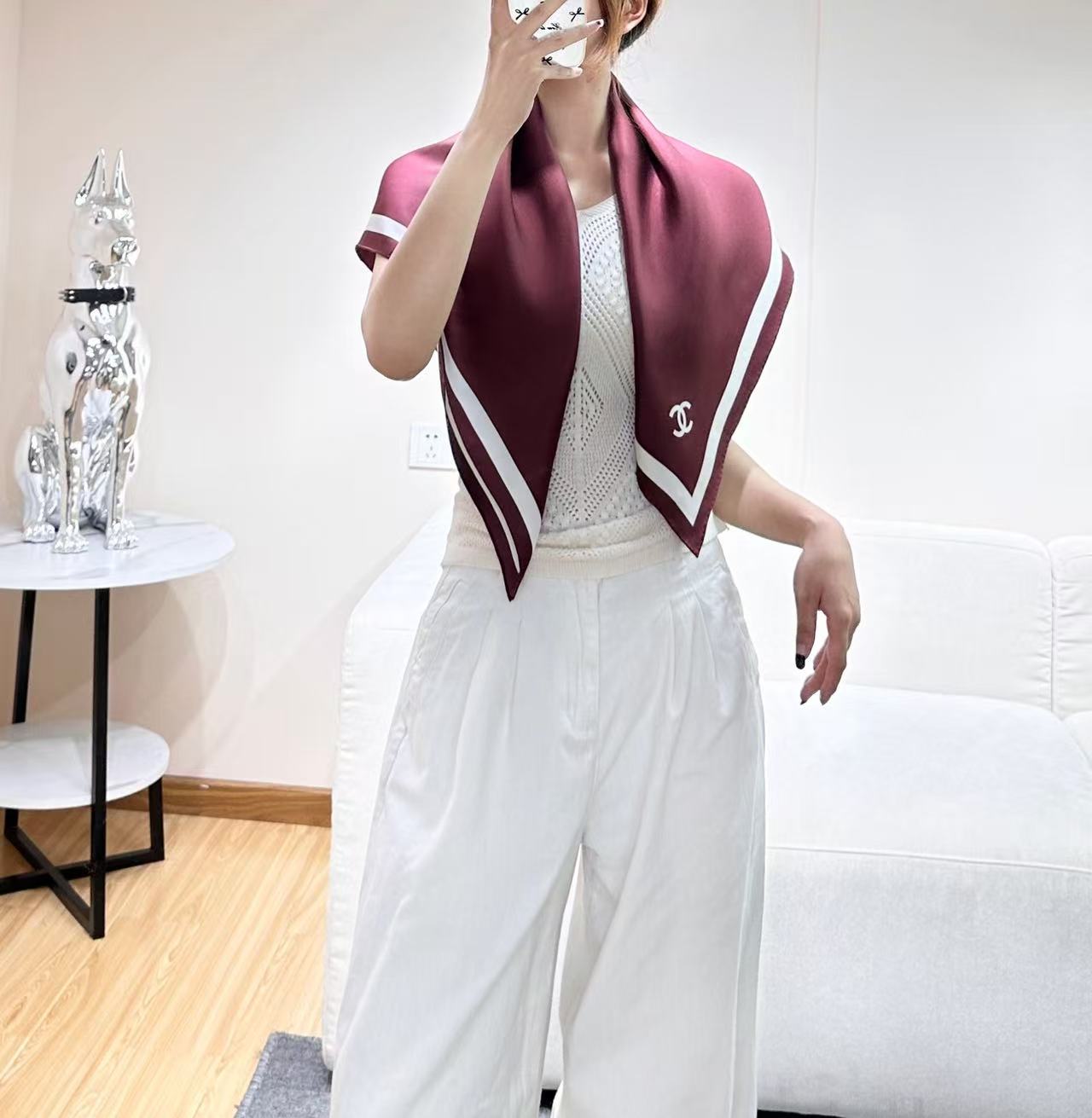 Chanel 一比一絲巾 酒紅白邊方巾 法式氣質披肩 高級感百搭配件| 14 Chanel 一比一絲巾 酒紅白邊方巾 法式氣質披肩 高級感百搭配件