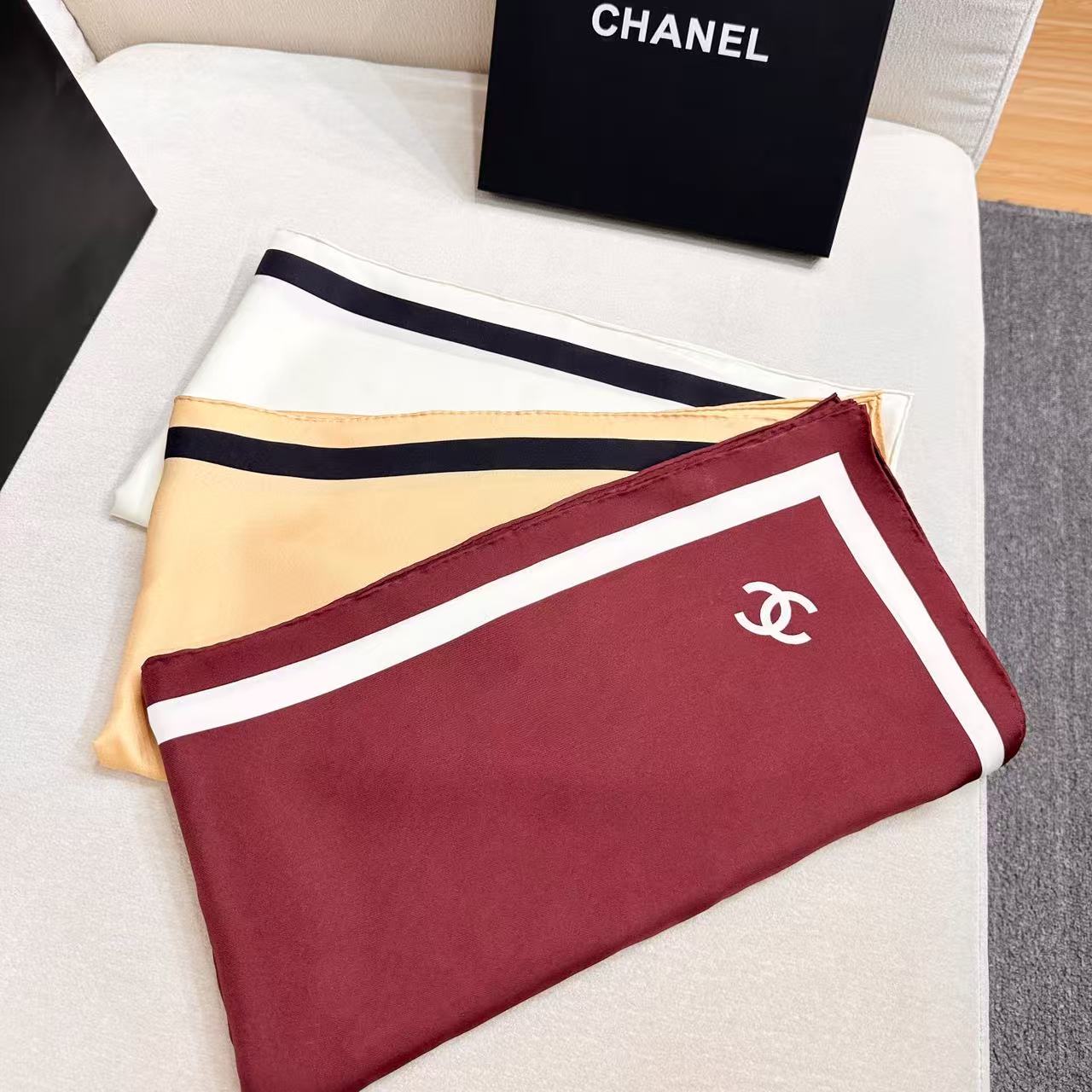 Chanel 一比一絲巾 酒紅白邊方巾 法式氣質披肩 高級感百搭配件| 7 Chanel 一比一絲巾 酒紅白邊方巾 法式氣質披肩 高級感百搭配件