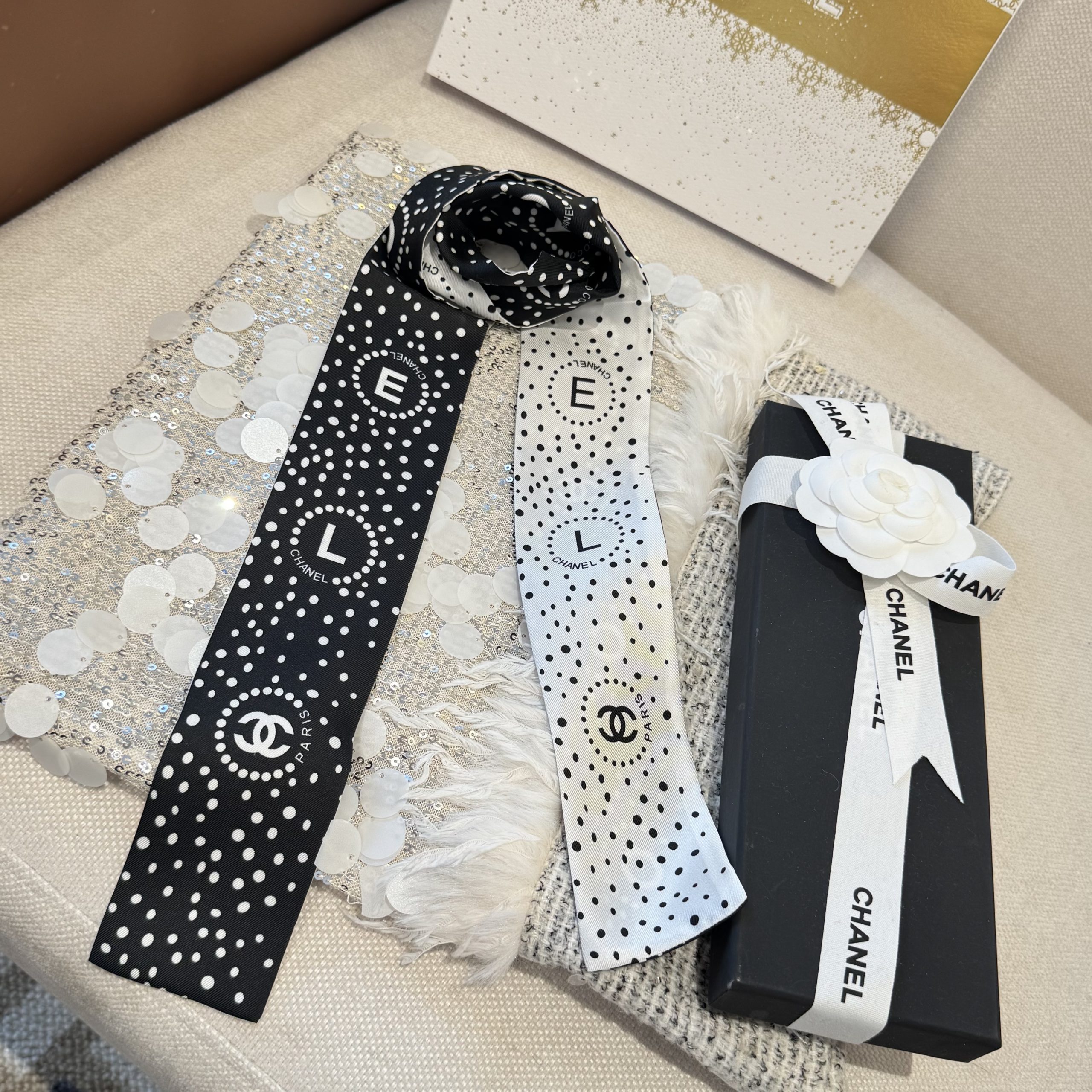 Chanel 一比一雙面絲巾 點點設計細版領巾 百搭造型配件| 11 Chanel 一比一雙面絲巾 點點設計細版領巾 百搭造型配件