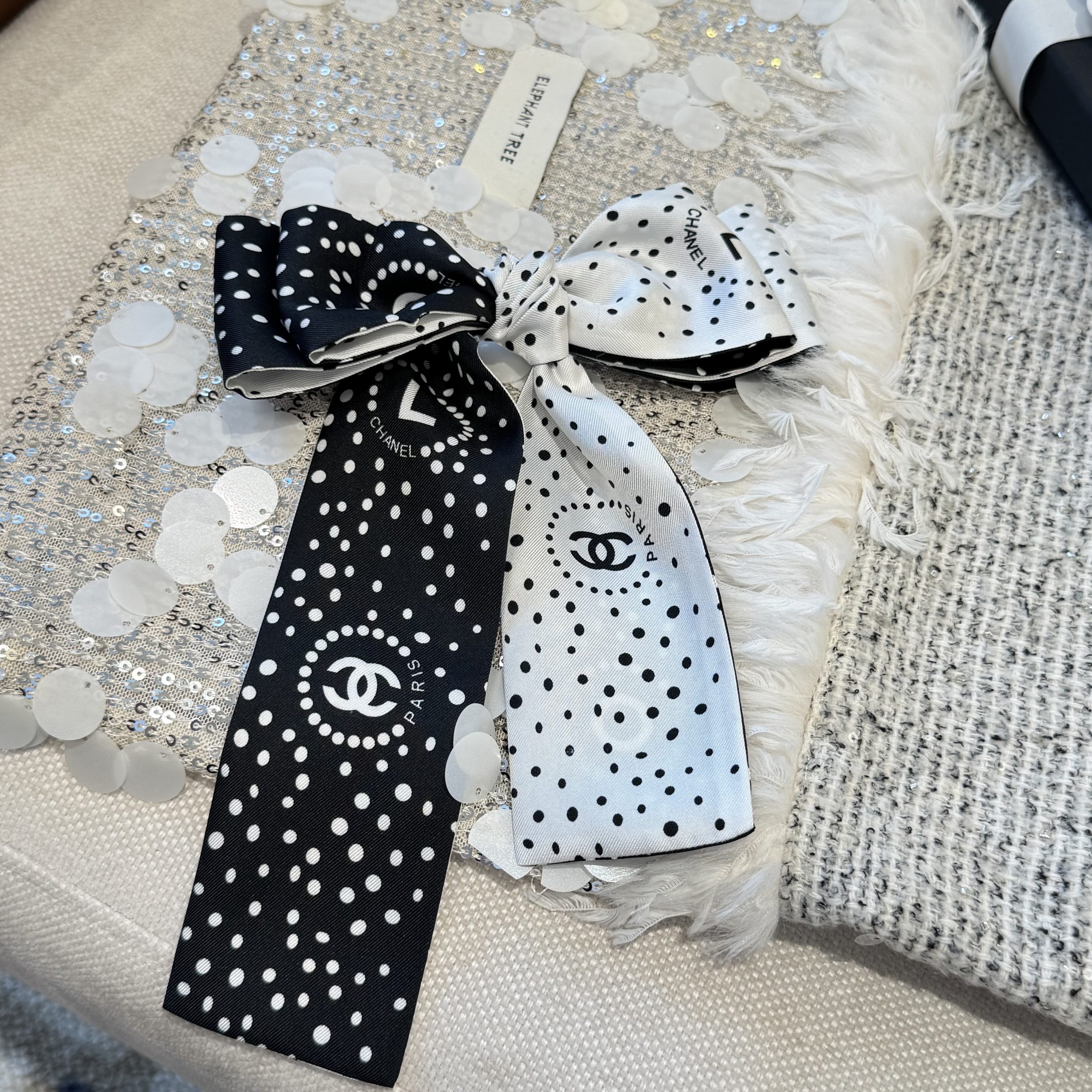 Chanel 一比一雙面絲巾 點點設計細版領巾 百搭造型配件| 8 Chanel 一比一雙面絲巾 點點設計細版領巾 百搭造型配件