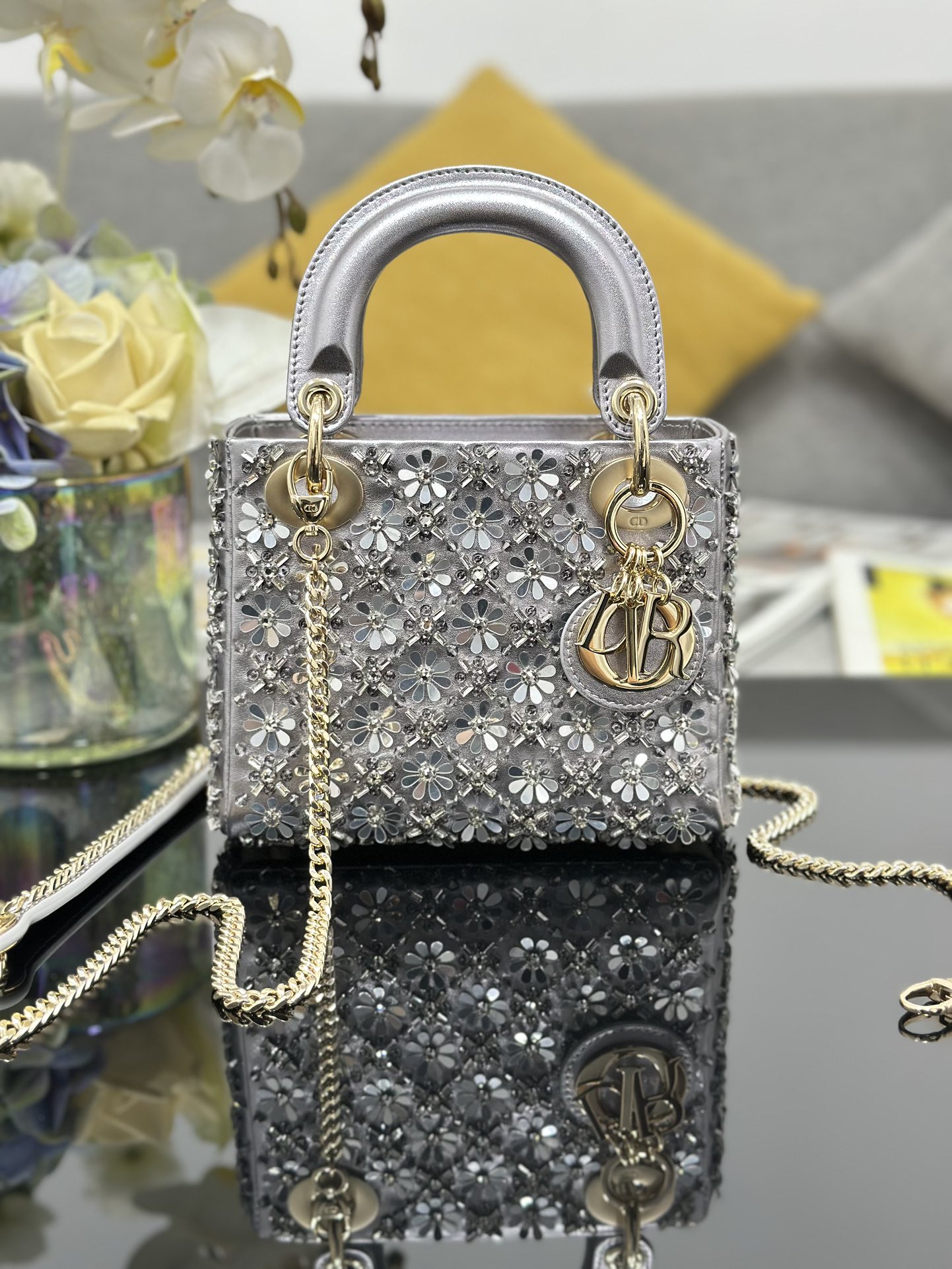 Dior 高仿 女款 Lady 花卉鏤空水鑽手提包 奢華宴會款| 2 Dior 高仿 女款 Lady 花卉鏤空水鑽手提包 奢華宴會款