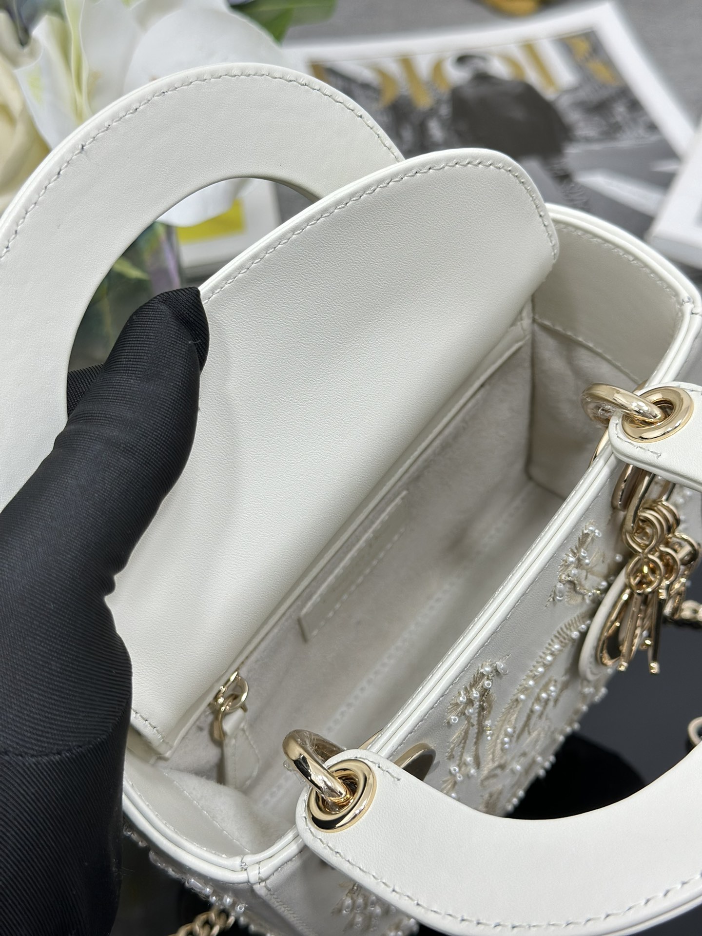 Dior 原單 女款 Lady 白色刺繡天鵝手提包 優雅氣質款| 8 Dior 原單 女款 Lady 白色刺繡天鵝手提包 優雅氣質款