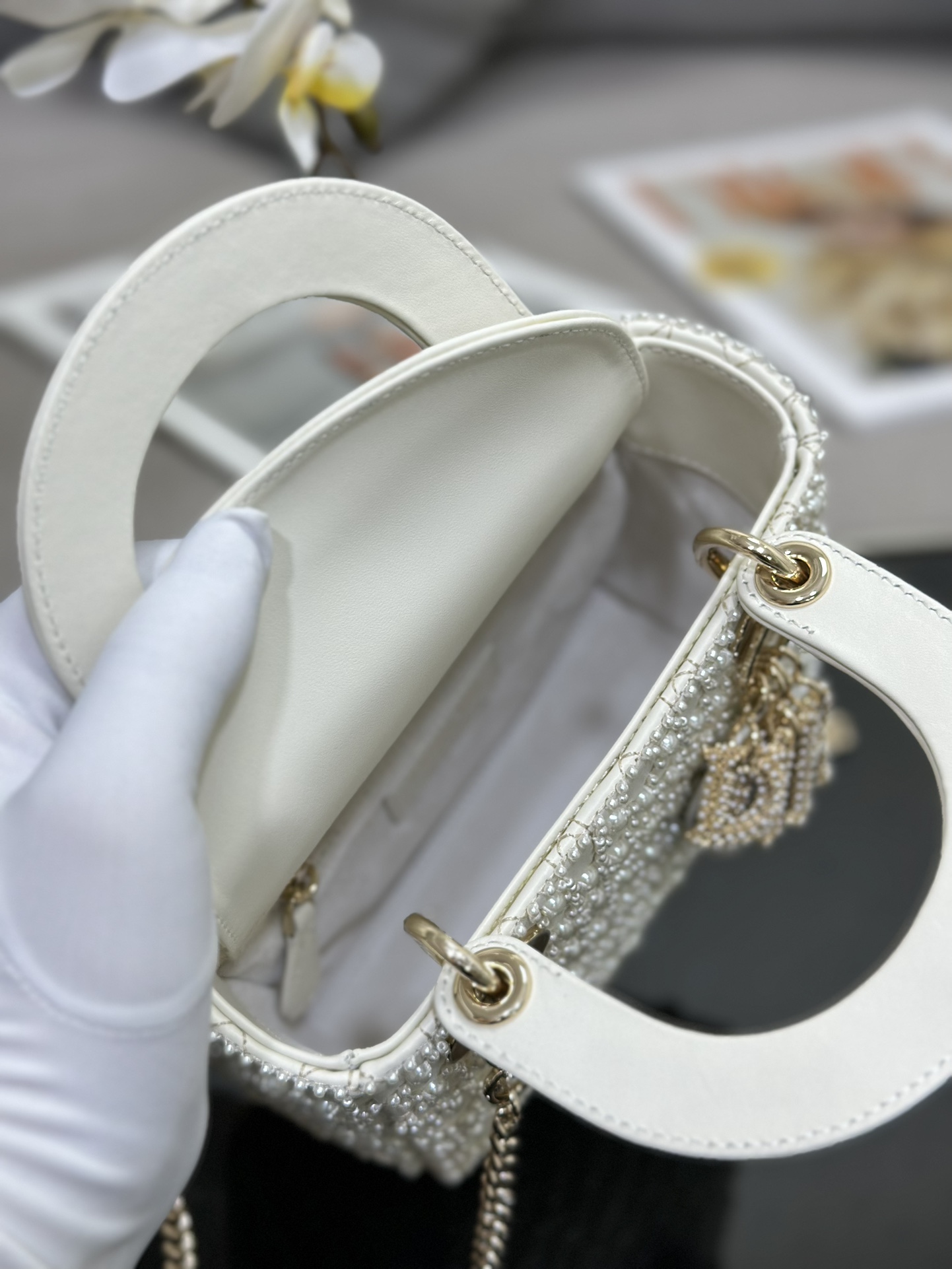 Dior 高仿 女款 Lady 珍珠滿鑽白色手提包 名媛宴會款| 8 Dior 高仿 女款 Lady 珍珠滿鑽白色手提包 名媛宴會款