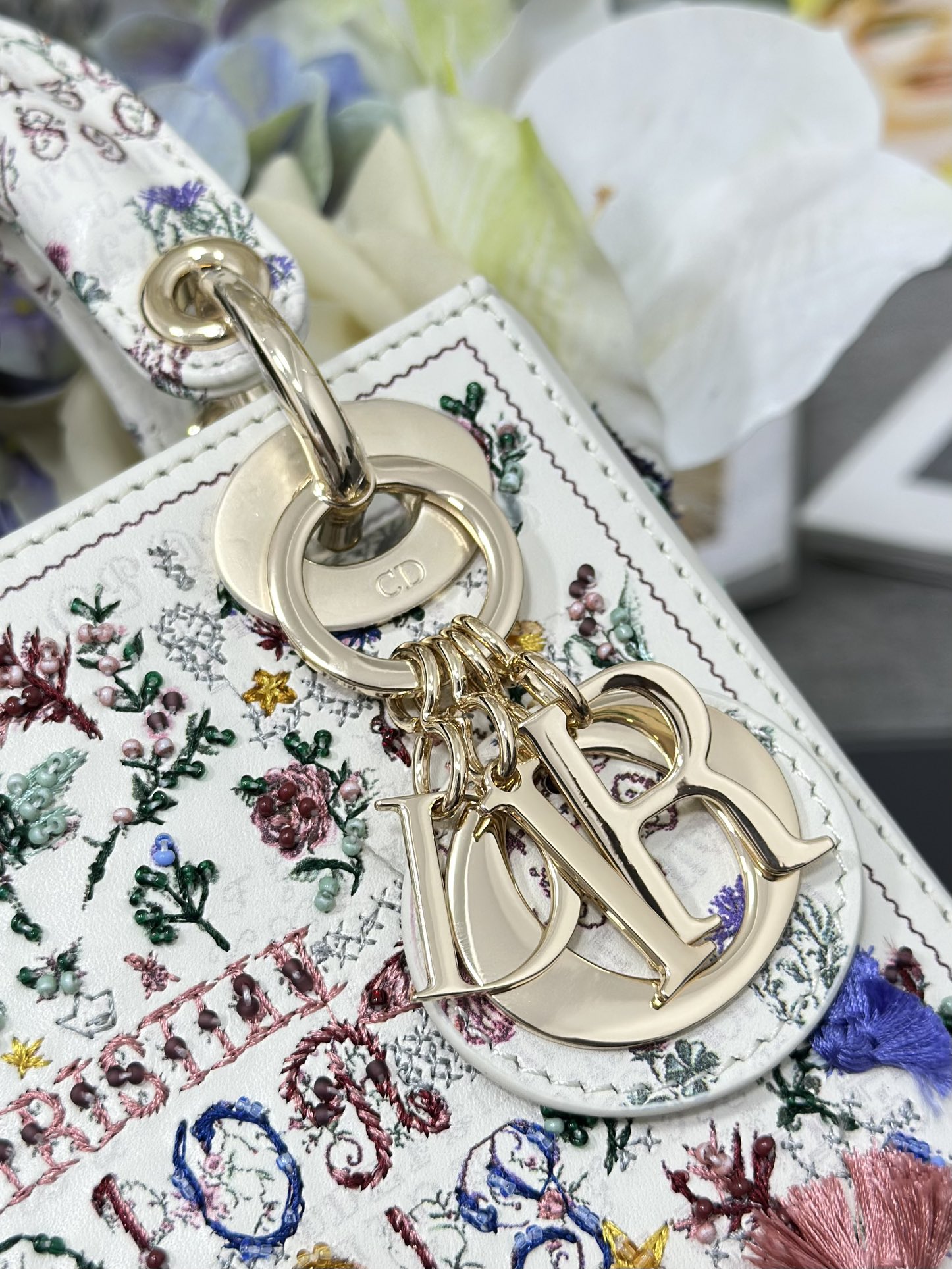 Dior A貨 女款 Lady 白色珍珠格紋手提包 優雅百搭款| 10 Dior A貨 女款 Lady 白色珍珠格紋手提包 優雅百搭款