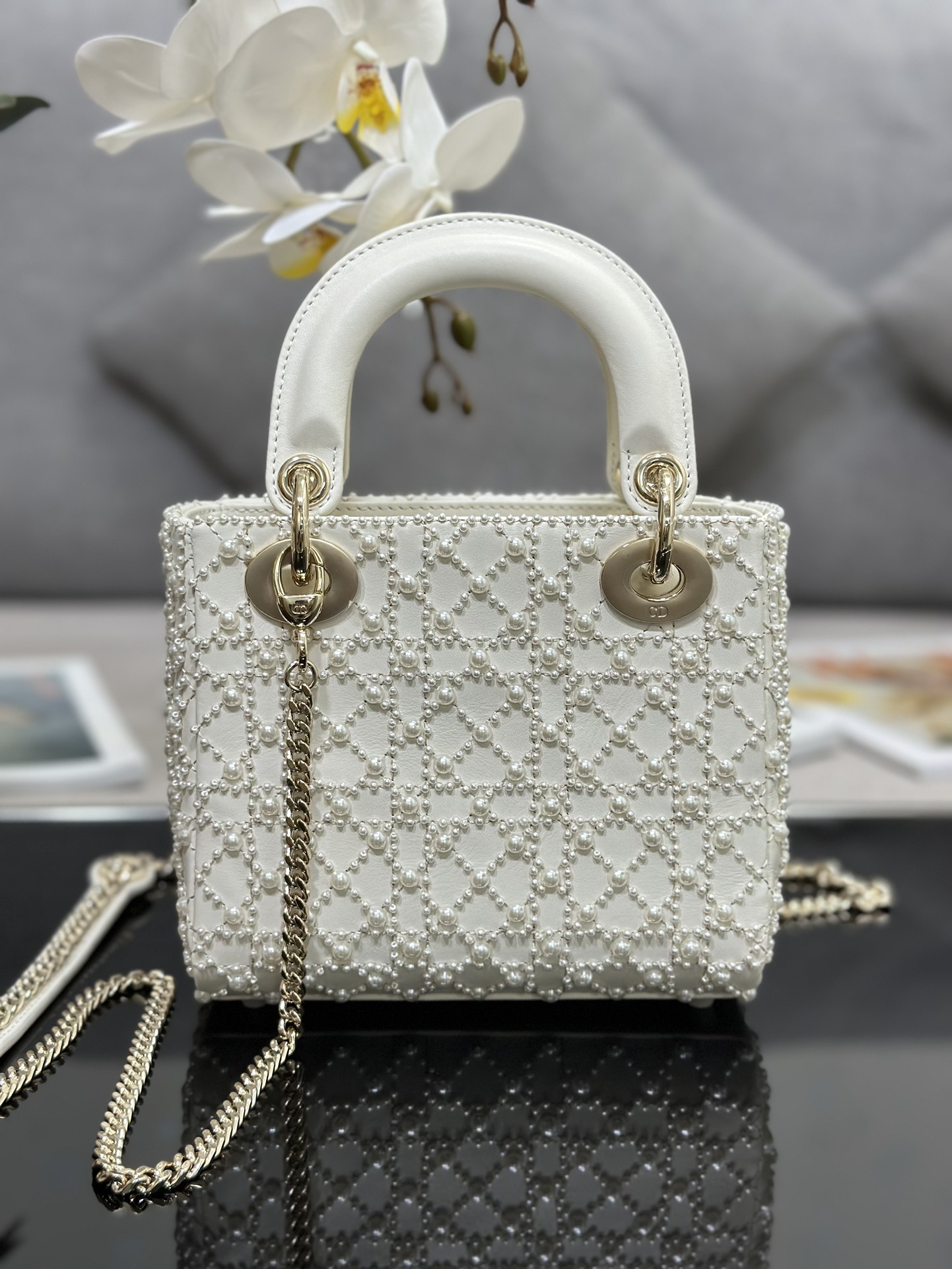 Dior 復刻 女款 Lady 彩色刺繡字母手提包 藝術設計款| 10 Dior 復刻 女款 Lady 彩色刺繡字母手提包 藝術設計款