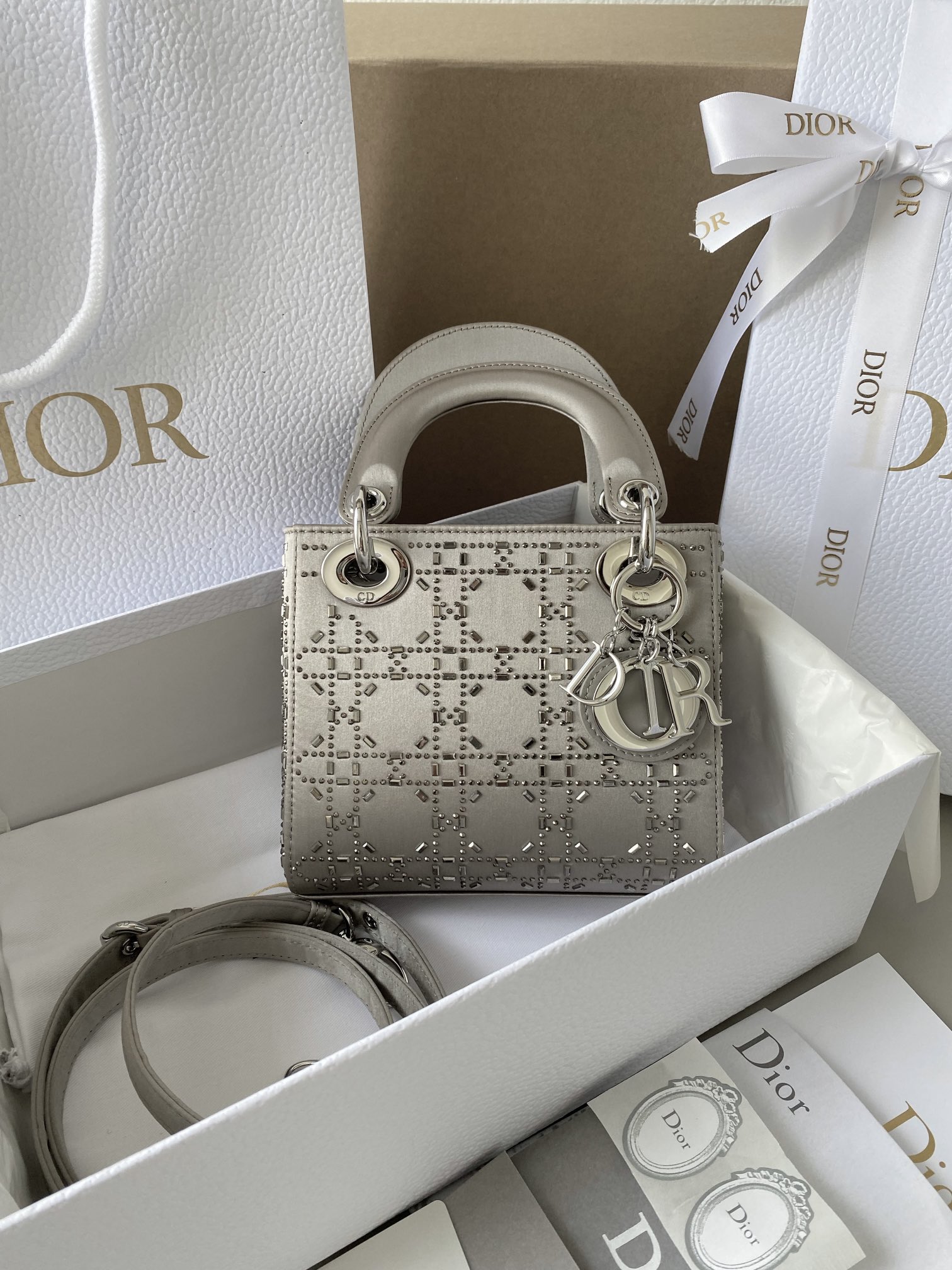 Dior 高仿 女款 Lady 灰色字母格紋手提包 氣質百搭款| 3 Dior 高仿 女款 Lady 灰色字母格紋手提包 氣質百搭款
