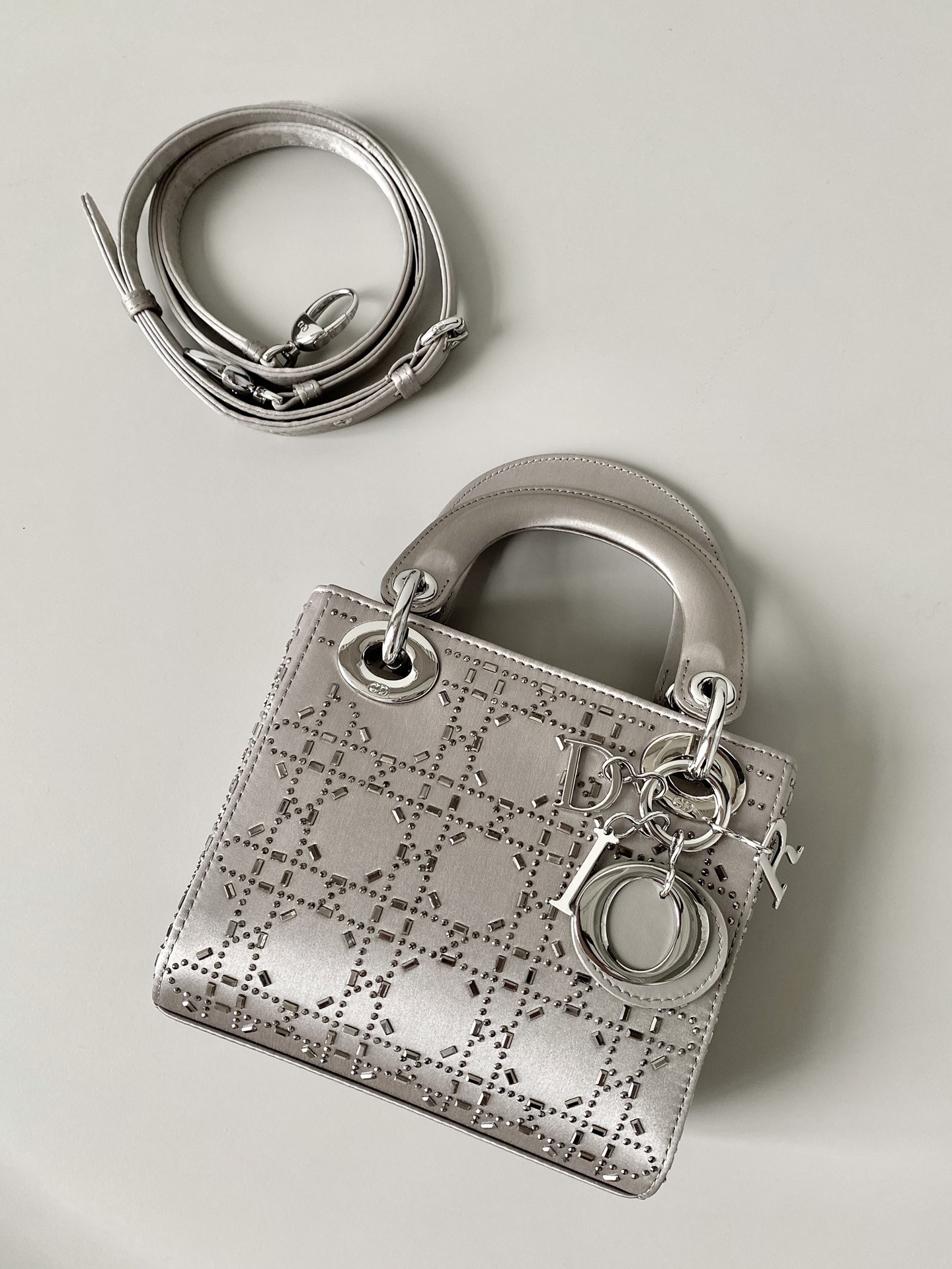 Dior 高仿 女款 Lady 灰色字母格紋手提包 氣質百搭款| 13 Dior 高仿 女款 Lady 灰色字母格紋手提包 氣質百搭款